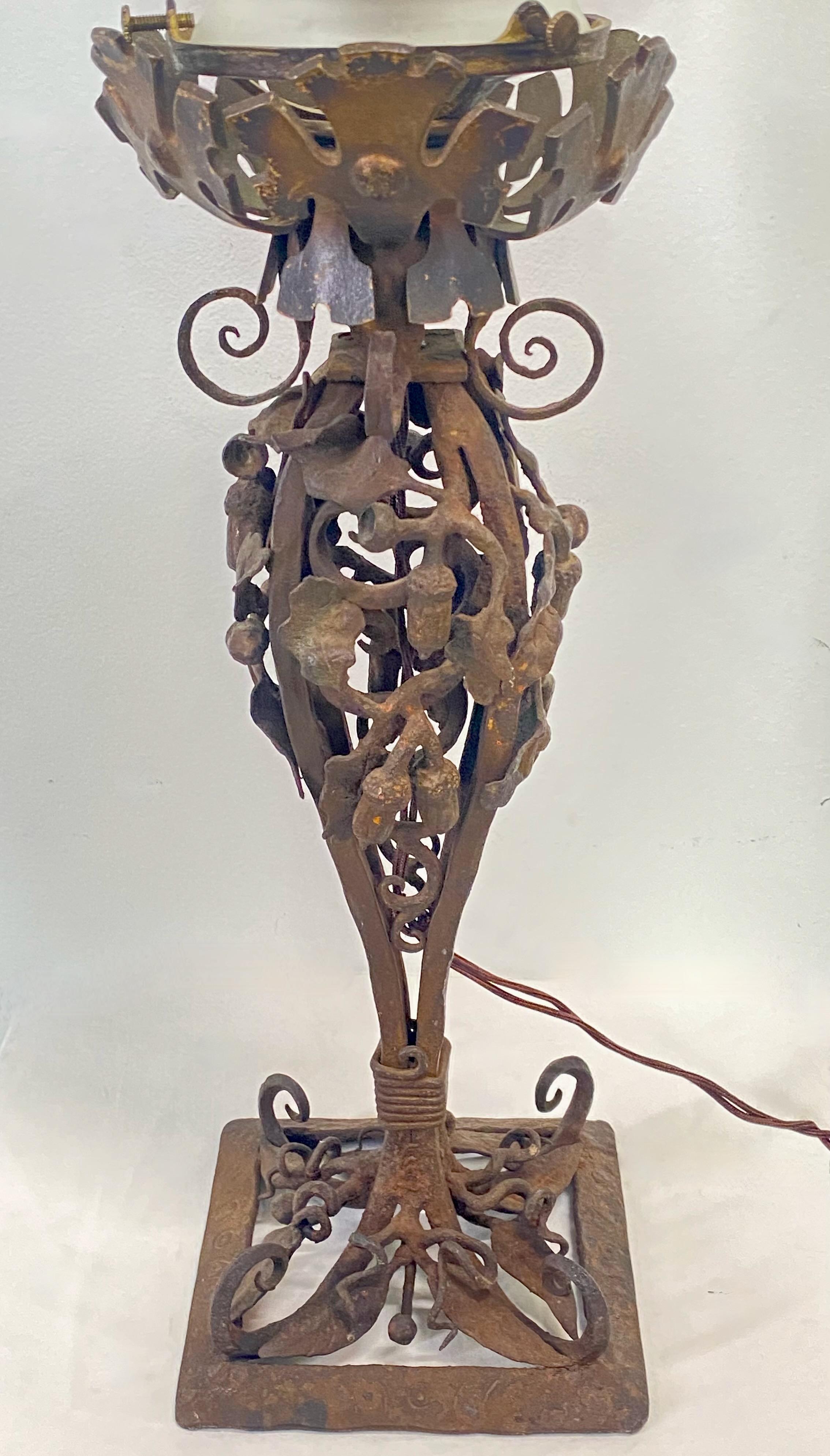Französische Jugendstil-Tischlampe aus dem späten 19. / frühen 20. Jahrhundert im Zustand „Gut“ im Angebot in San Francisco, CA