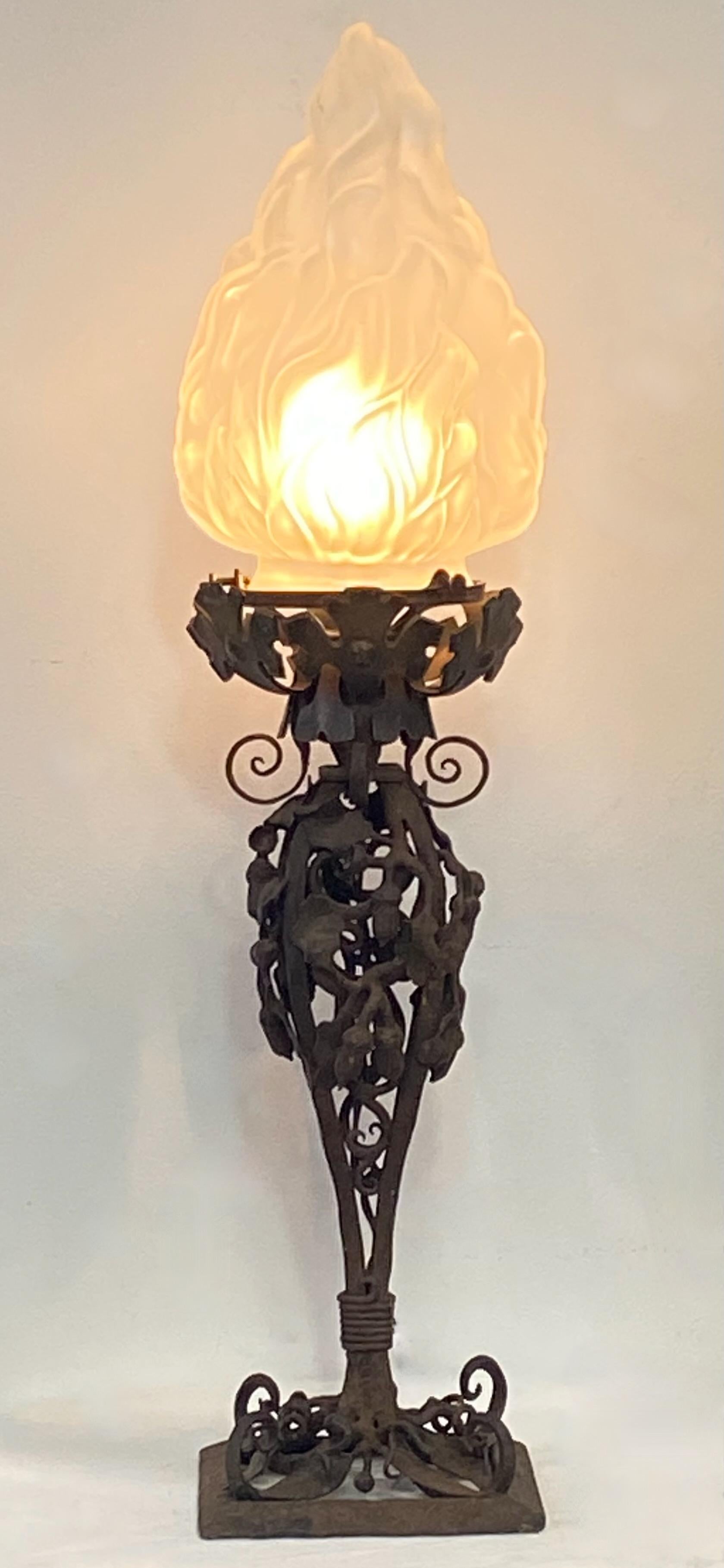 Glass Late 19th / Early 20th Century French Art Nouveau Table Lamp For Sale
