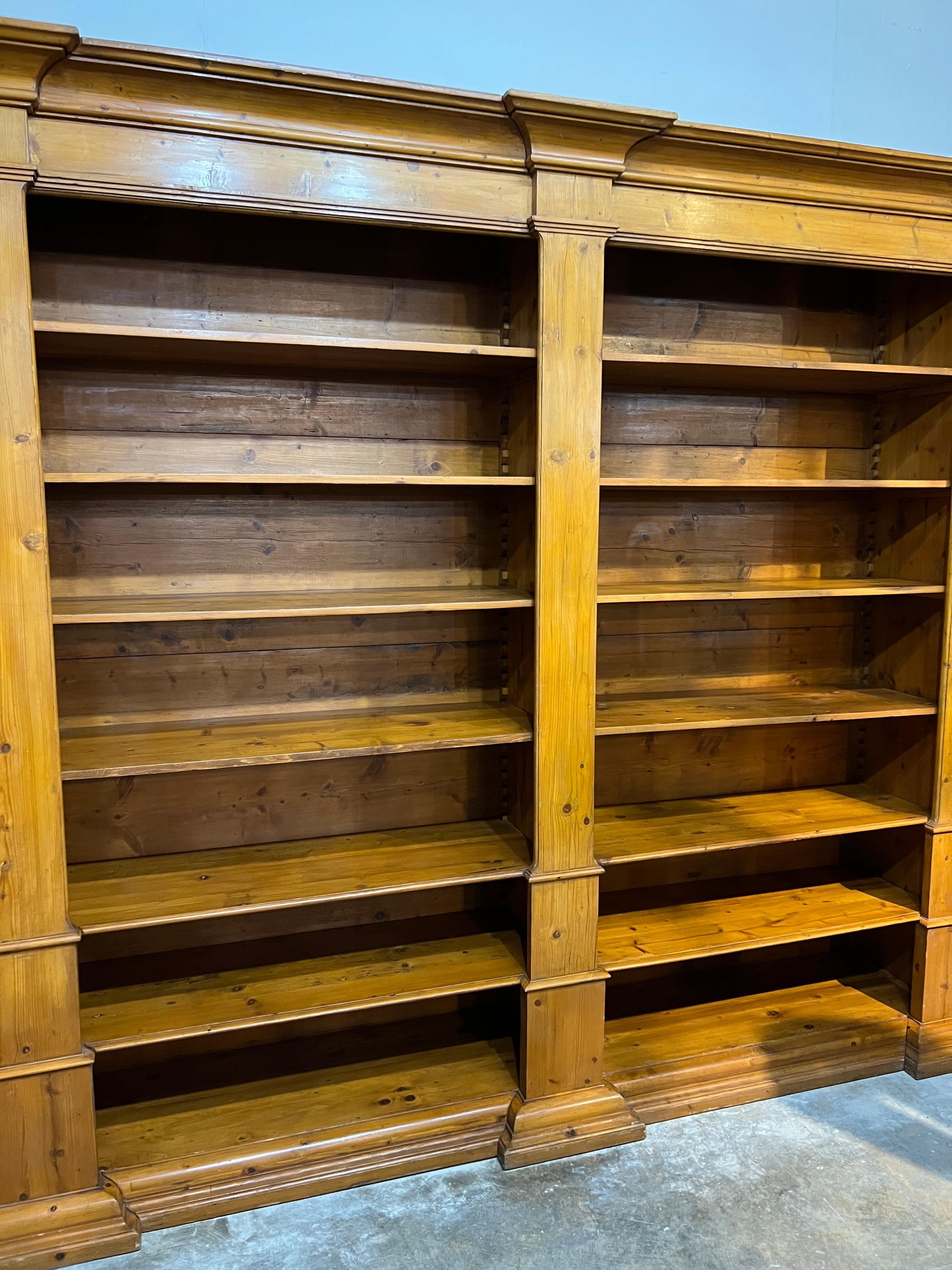 Pine Late 19th - Early 20th Century Italian Bibliotheque For Sale