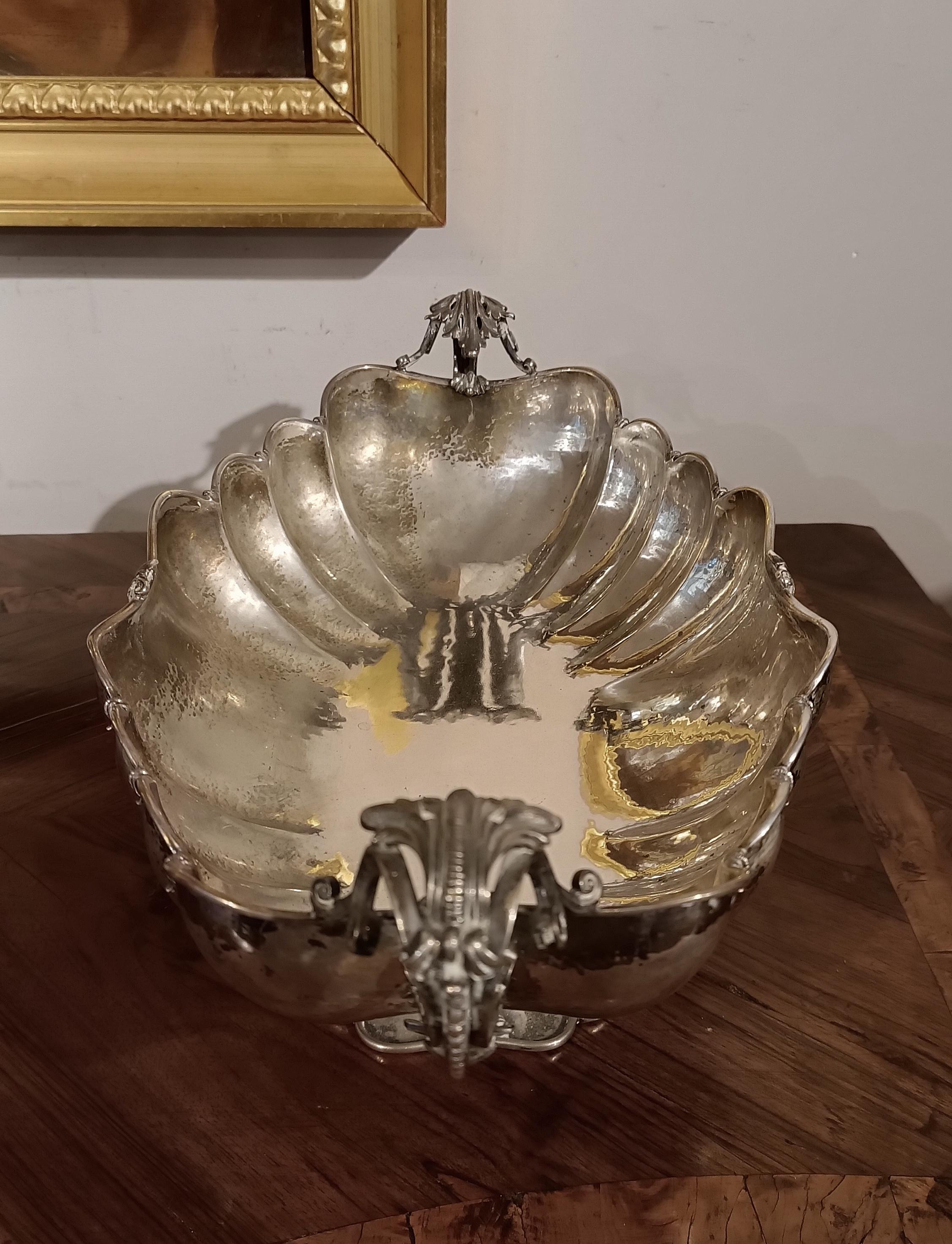 LATE 19th-EARLY 20th CENTURY ITALIAN SILVER CENTERPIECE For Sale 6