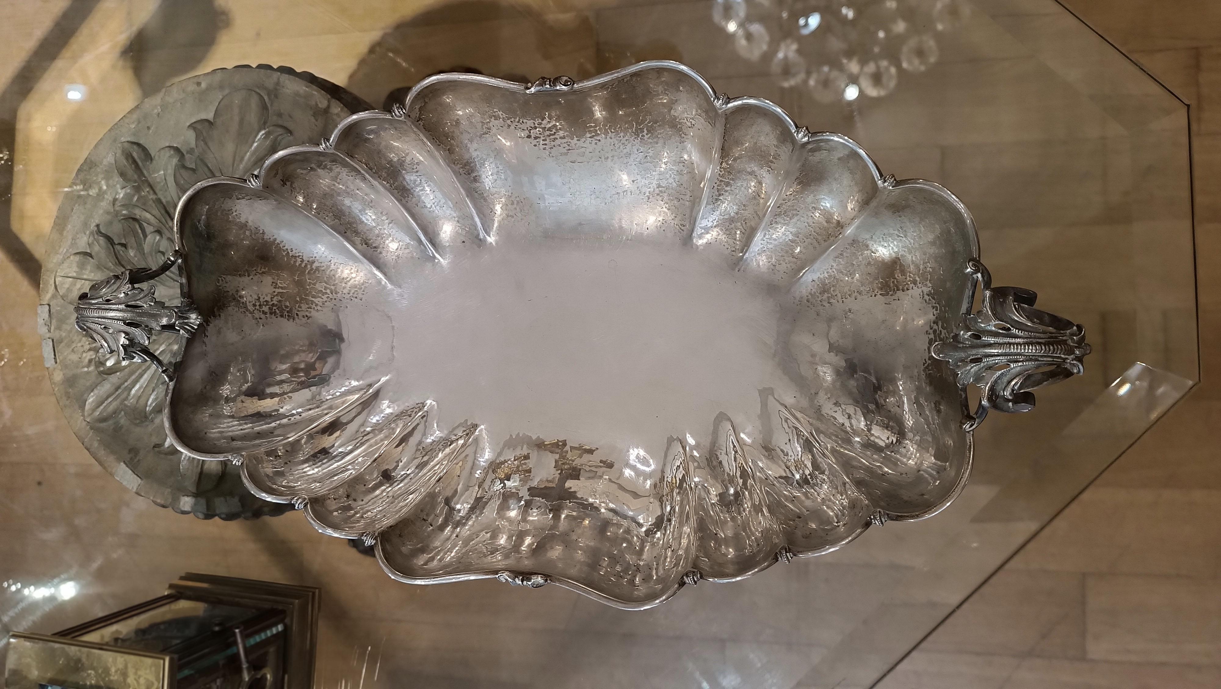 LATE 19th-EARLY 20th CENTURY ITALIAN SILVER CENTERPIECE For Sale 7