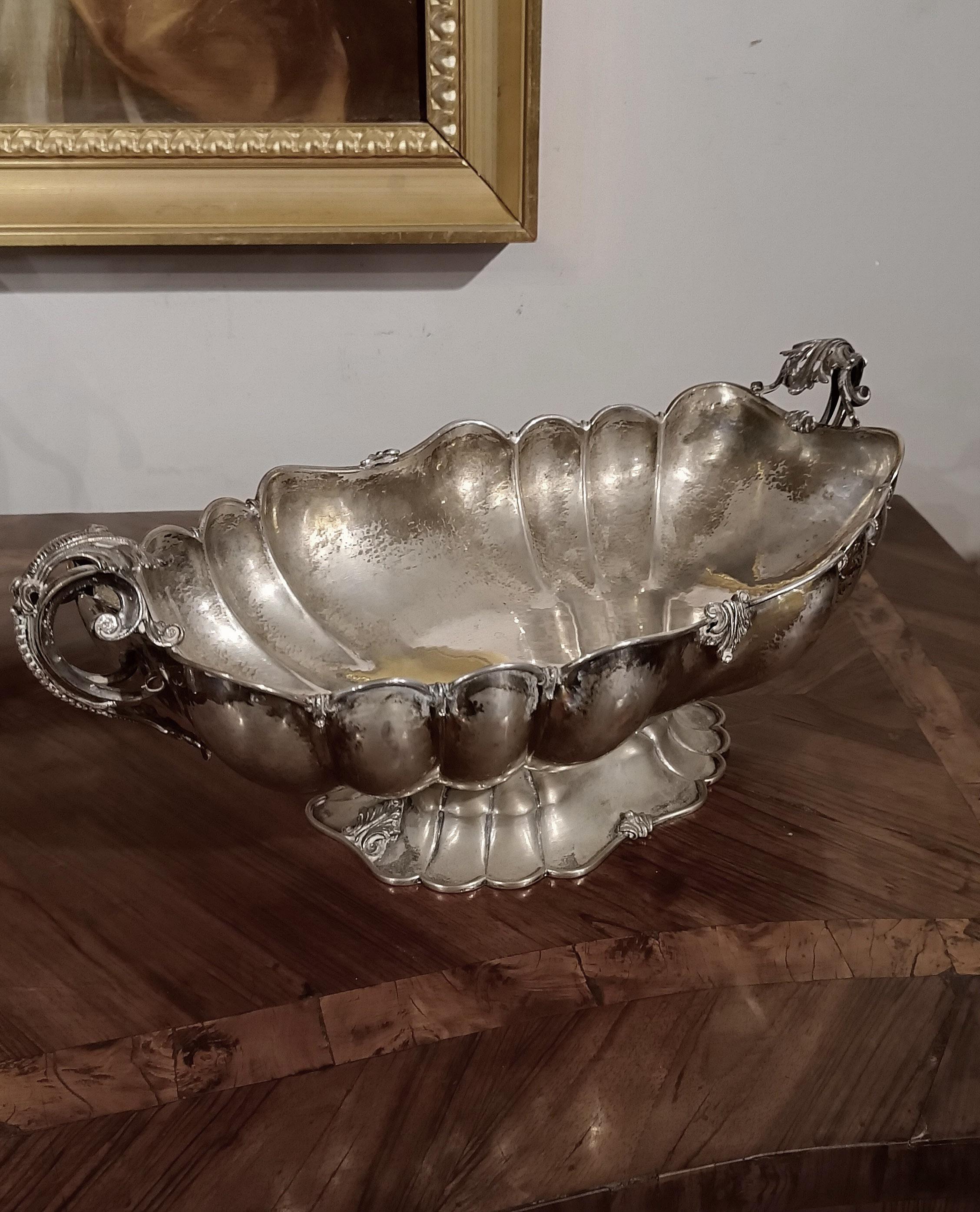 LATE 19th-EARLY 20th CENTURY ITALIAN SILVER CENTERPIECE In Good Condition For Sale In Firenze, FI