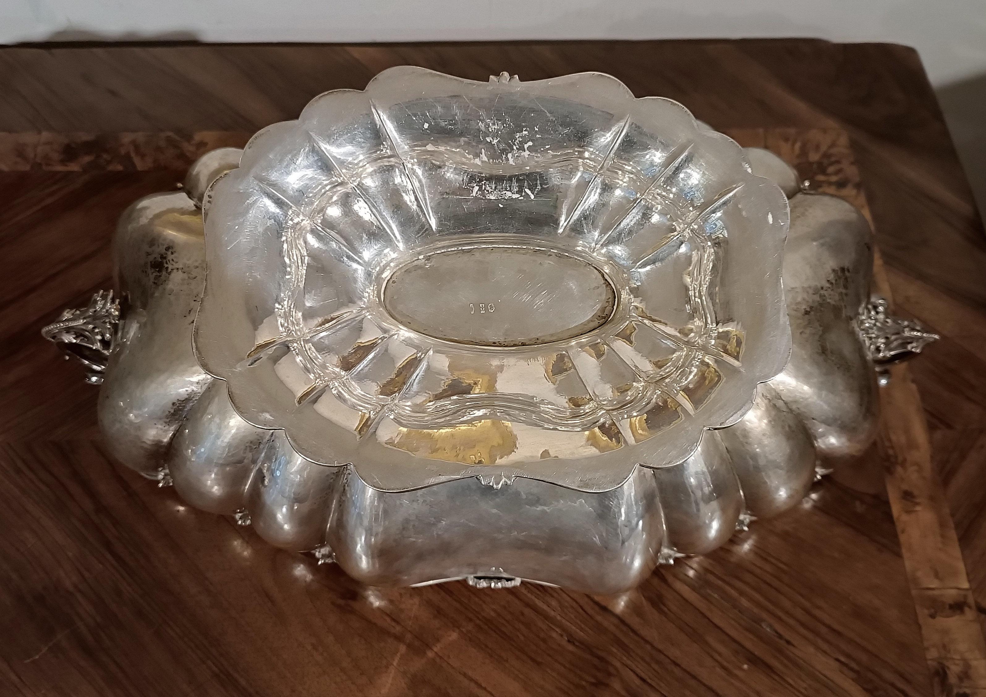 LATE 19th-EARLY 20th CENTURY ITALIAN SILVER CENTERPIECE For Sale 2