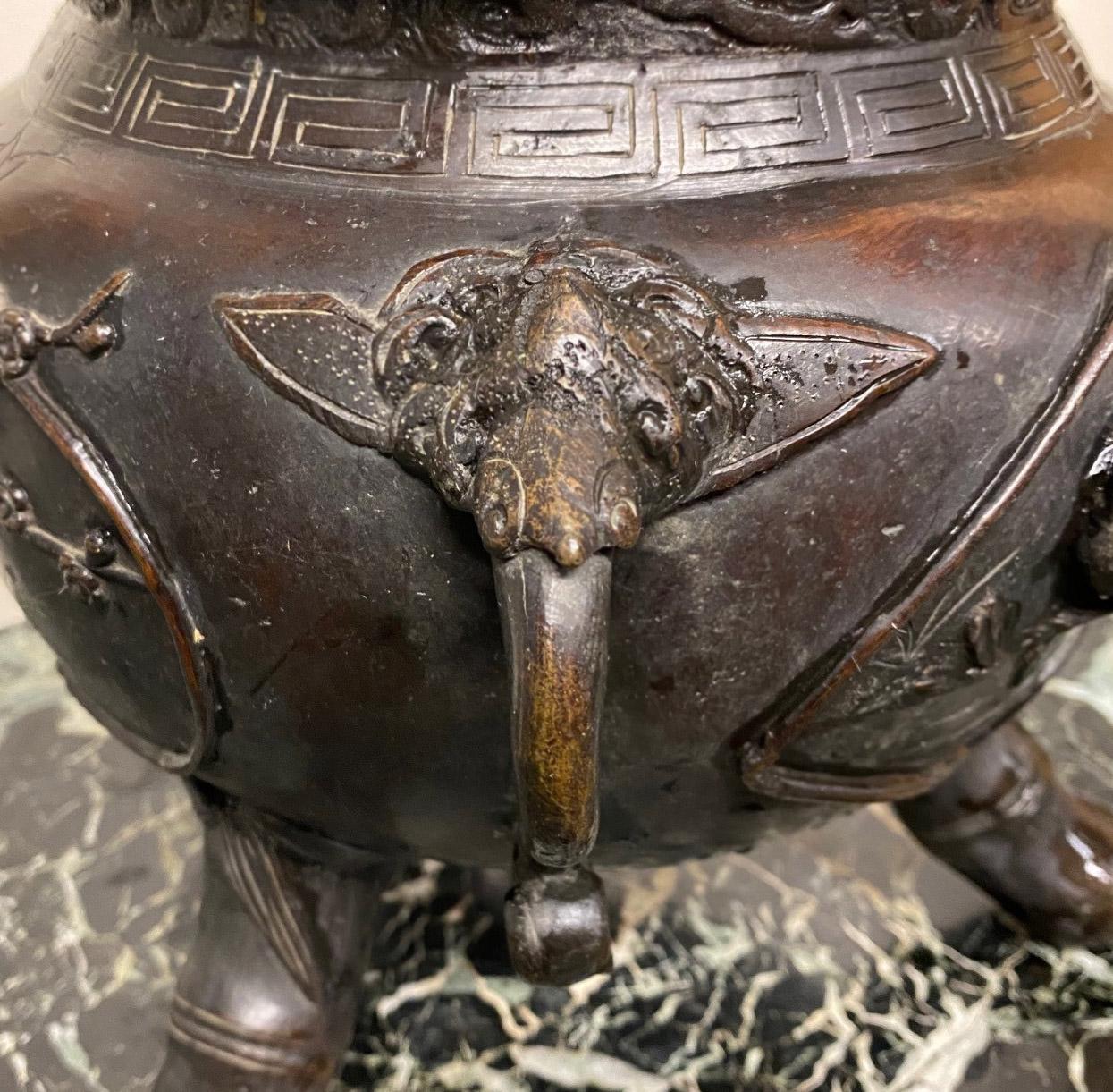 Late 19th/Early 20th Century Japanese Bronze Incense Burner or Cachepot In Good Condition In New York, NY