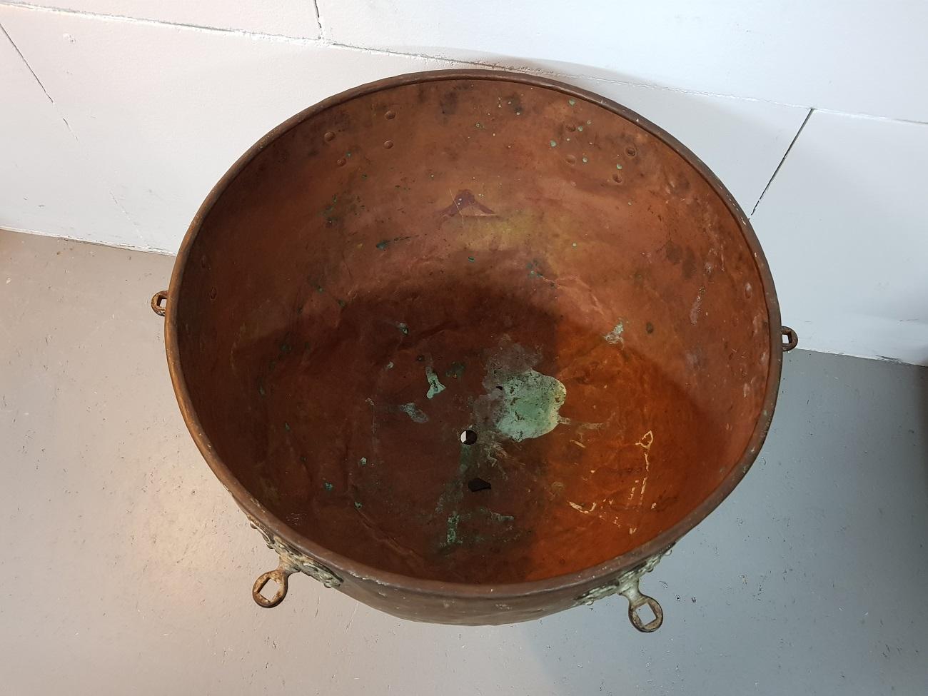 Late 19th-Early 20th Century Large Copper Bin on Wrought Iron Frame In Good Condition In Raalte, NL