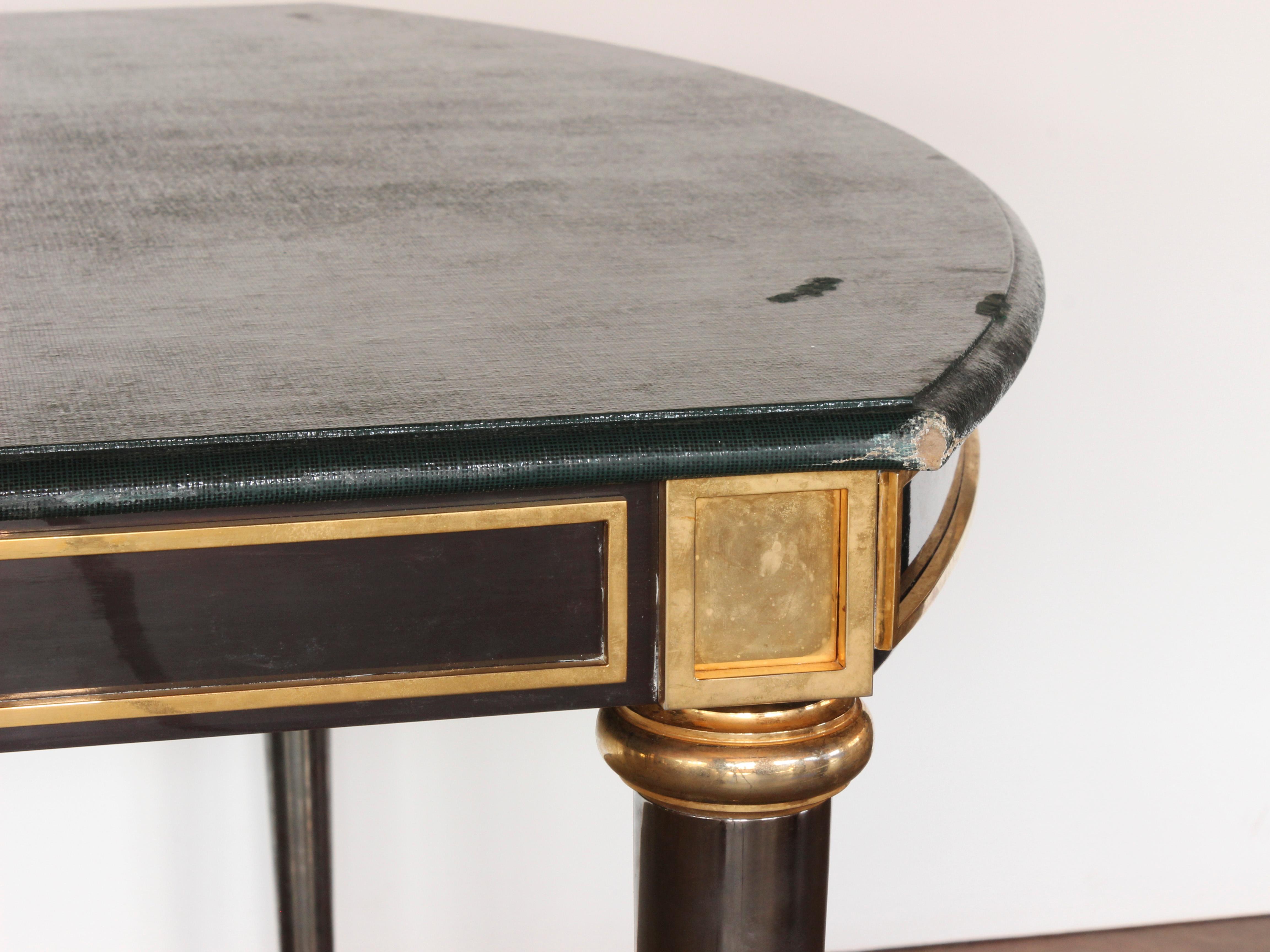 Doré Fin 19e/début 20e siècle Table de salle à manger de style néoclassique montée sur doré-bronze en vente