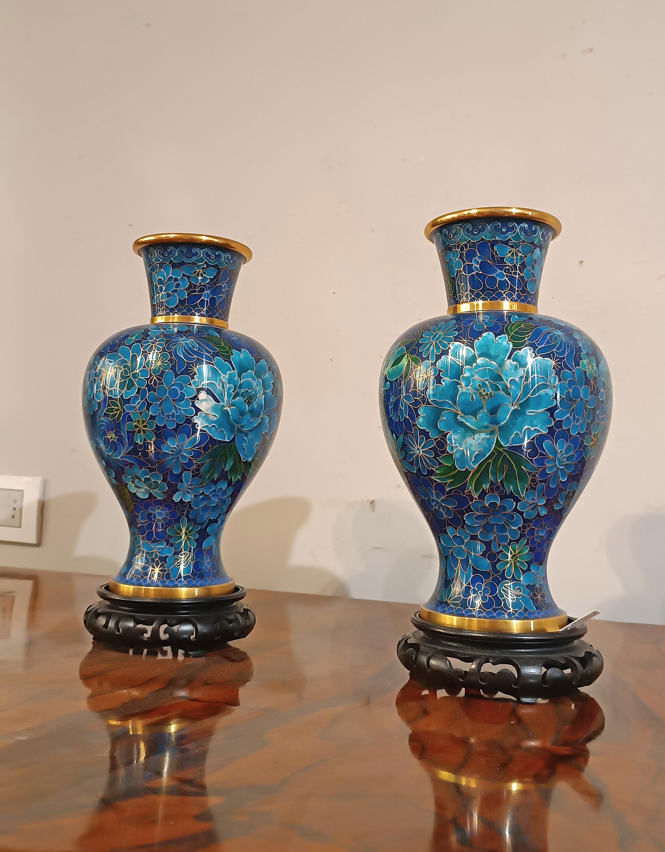LATE 19th-EARLY 20th CENTURY PAIR OF CLOISONNÉ CHINESE VASES en venta 3
