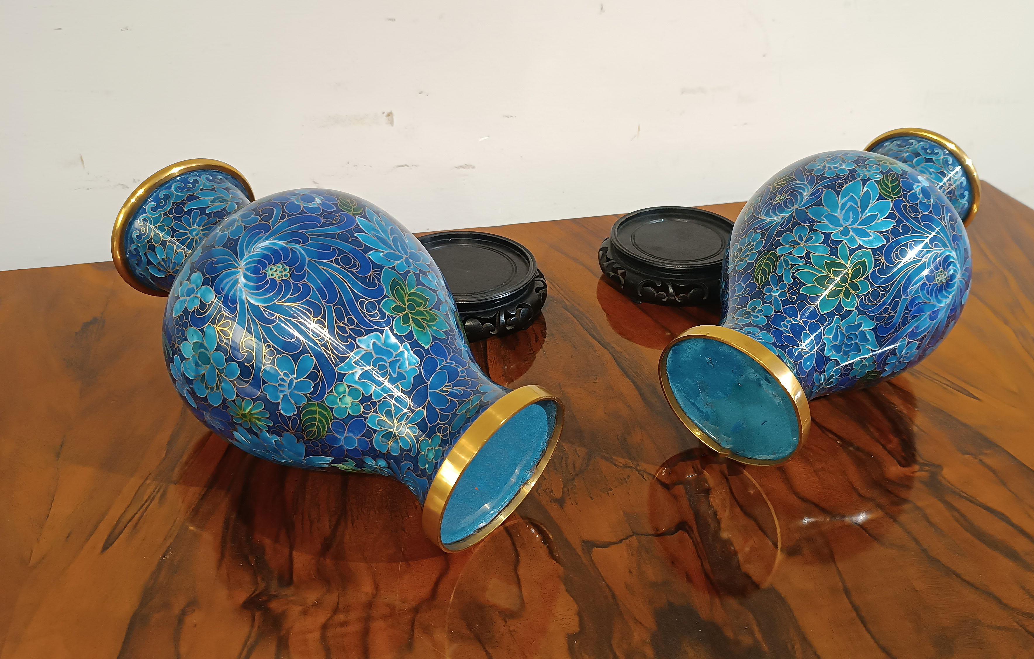 LATE 19th-EARLY 20th CENTURY PAIR OF CLOISONNÉ CHINESE VASES en Bueno estado para la venta en Firenze, FI