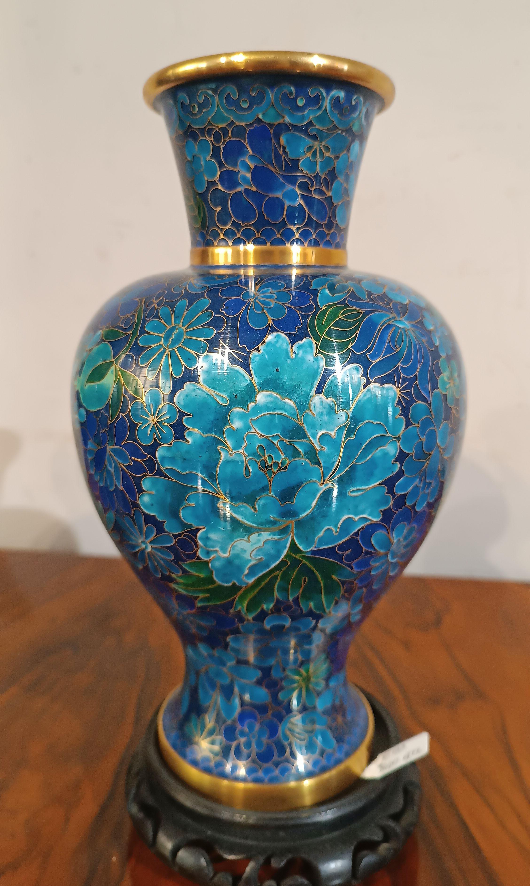 LATE 19th-EARLY 20th CENTURY PAIR OF CLOISONNÉ CHINESE VASES en venta 2