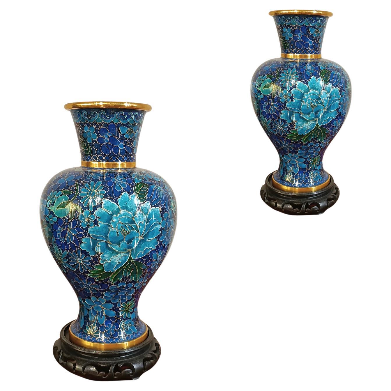 LATE 19th-EARLY 20th CENTURY PAIR OF CLOISONNÉ CHINESE VASES en venta