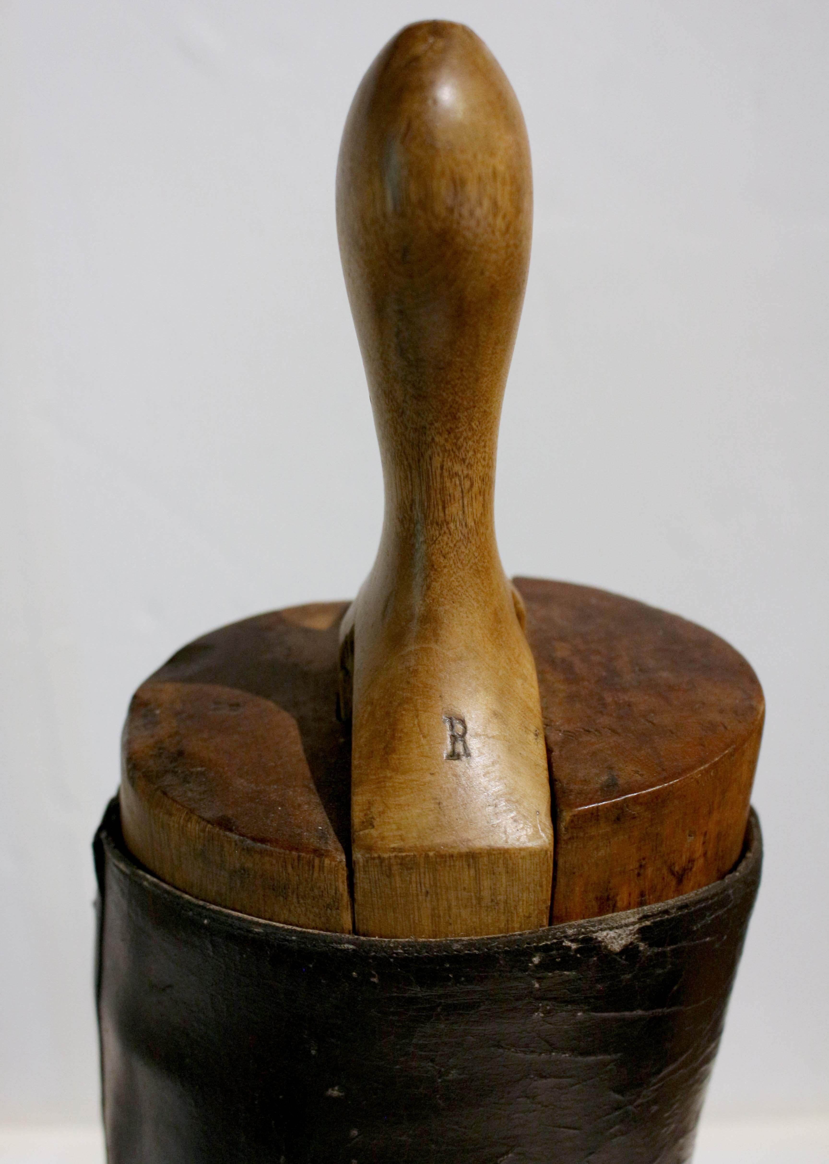 Late 19th-Early 20th Century Pair of English Leather Riding Boots 2