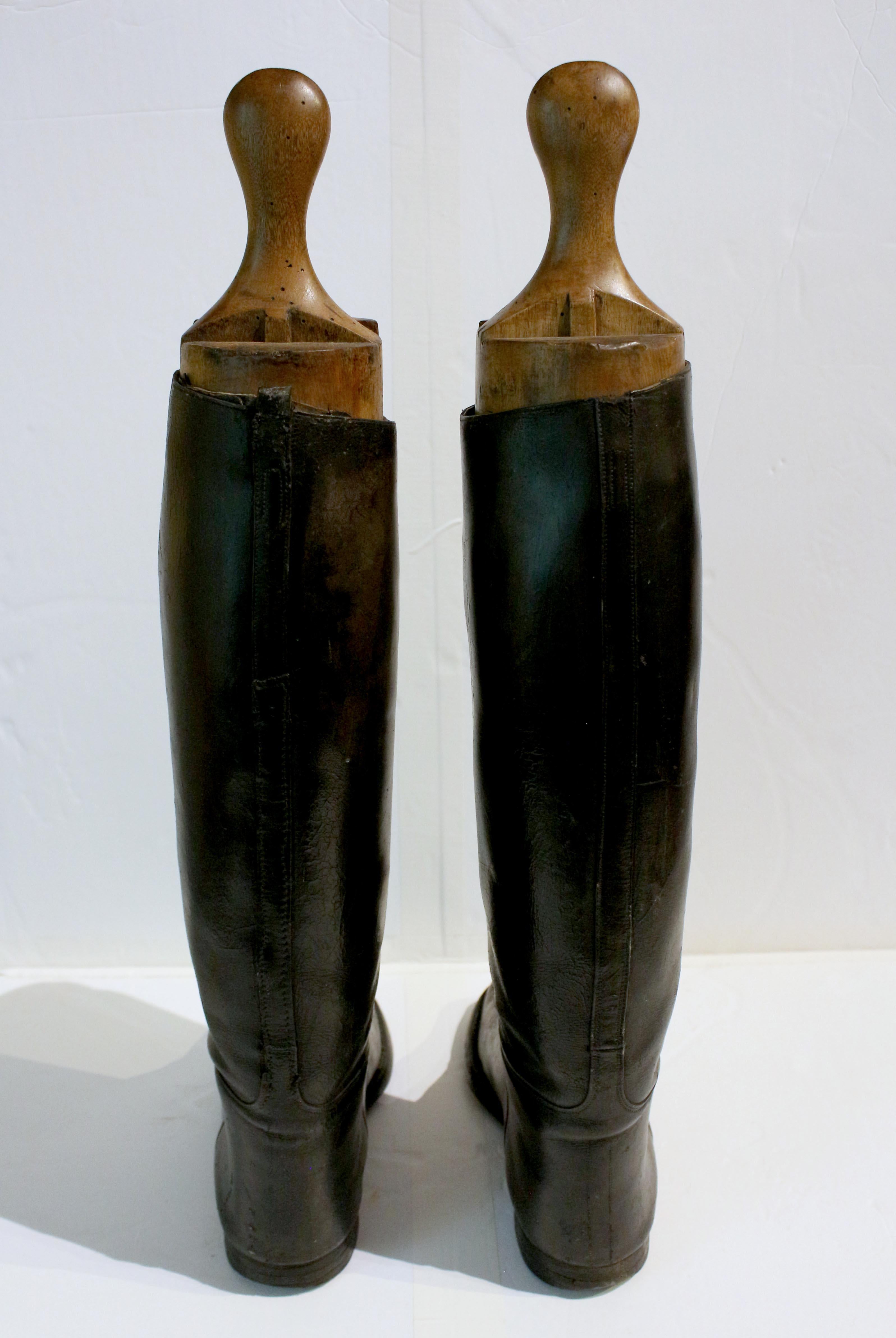 Late 19th-Early 20th Century Pair of English Leather Riding Boots In Good Condition In Chapel Hill, NC