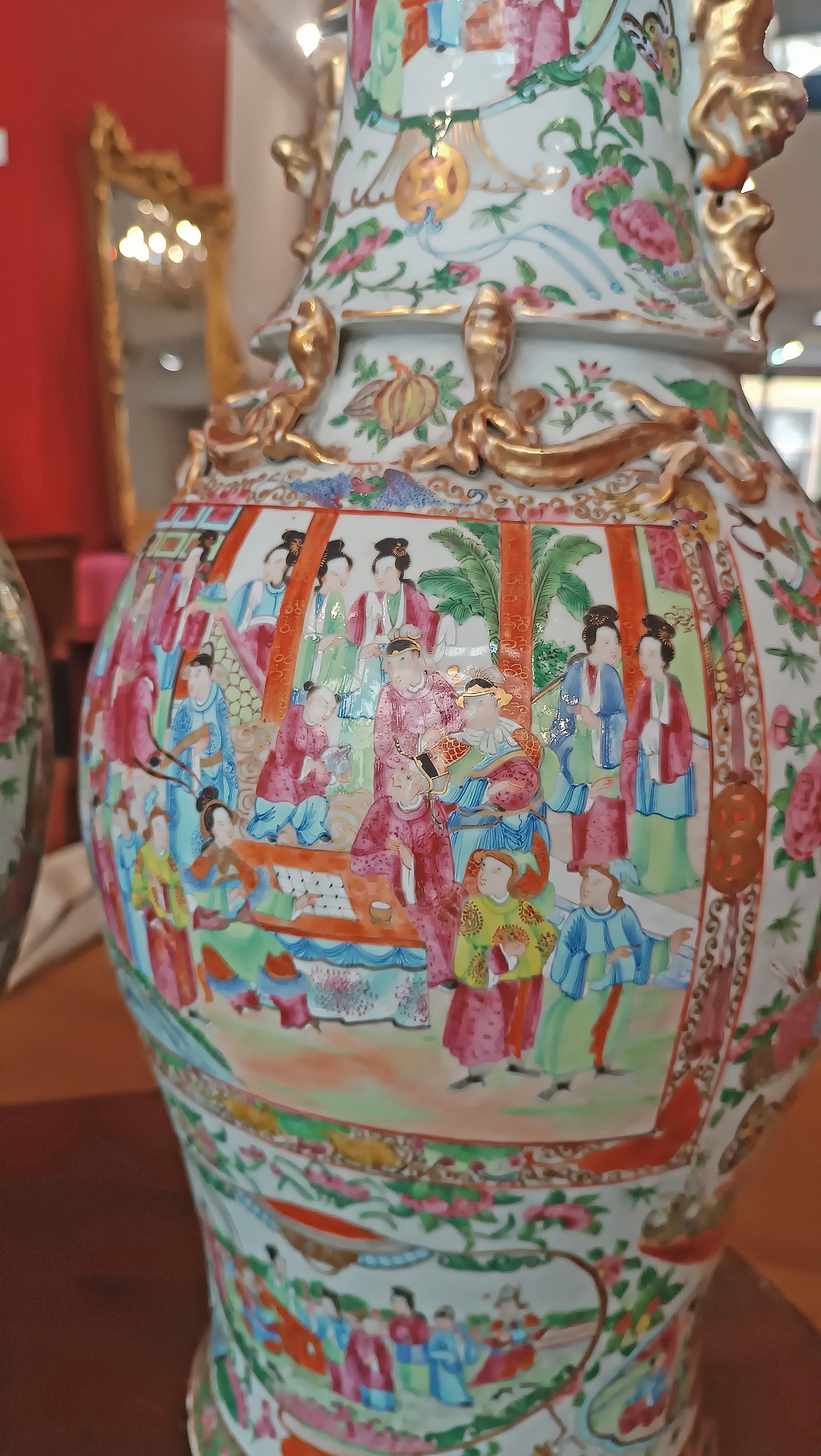 LATE 19th-EARLY 20th CENTURY PAIR OF LARGE CANTON VASES CHINA in vendita 4