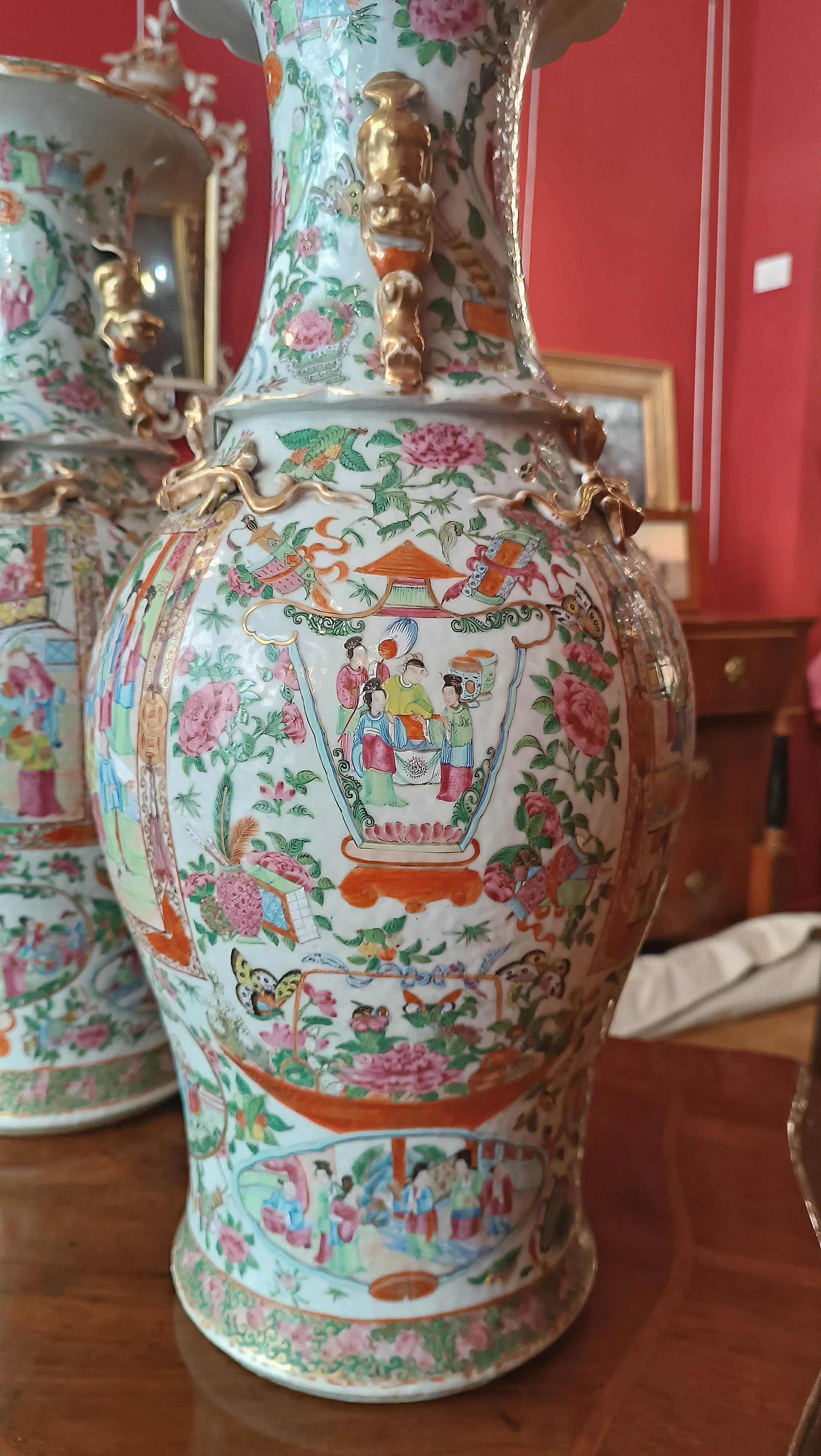 19th Century LATE 19th-EARLY 20th CENTURY PAIR OF LARGE CANTON VASES CHINA in vendita