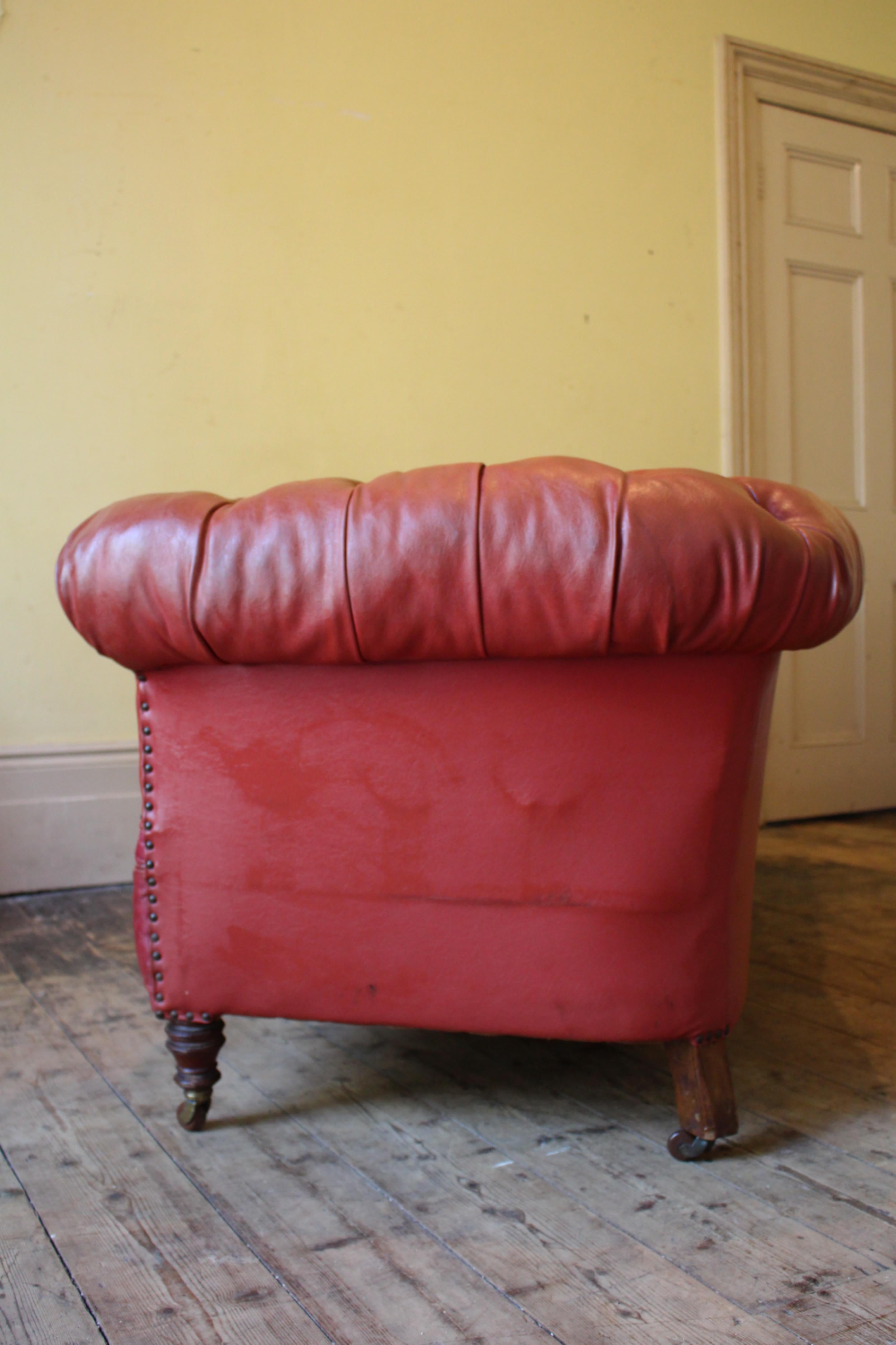 Ende 19. Anfang 20. Jahrhundert Rotes Leder Chesterfield Sofa Englisch Landhaus im Angebot 6