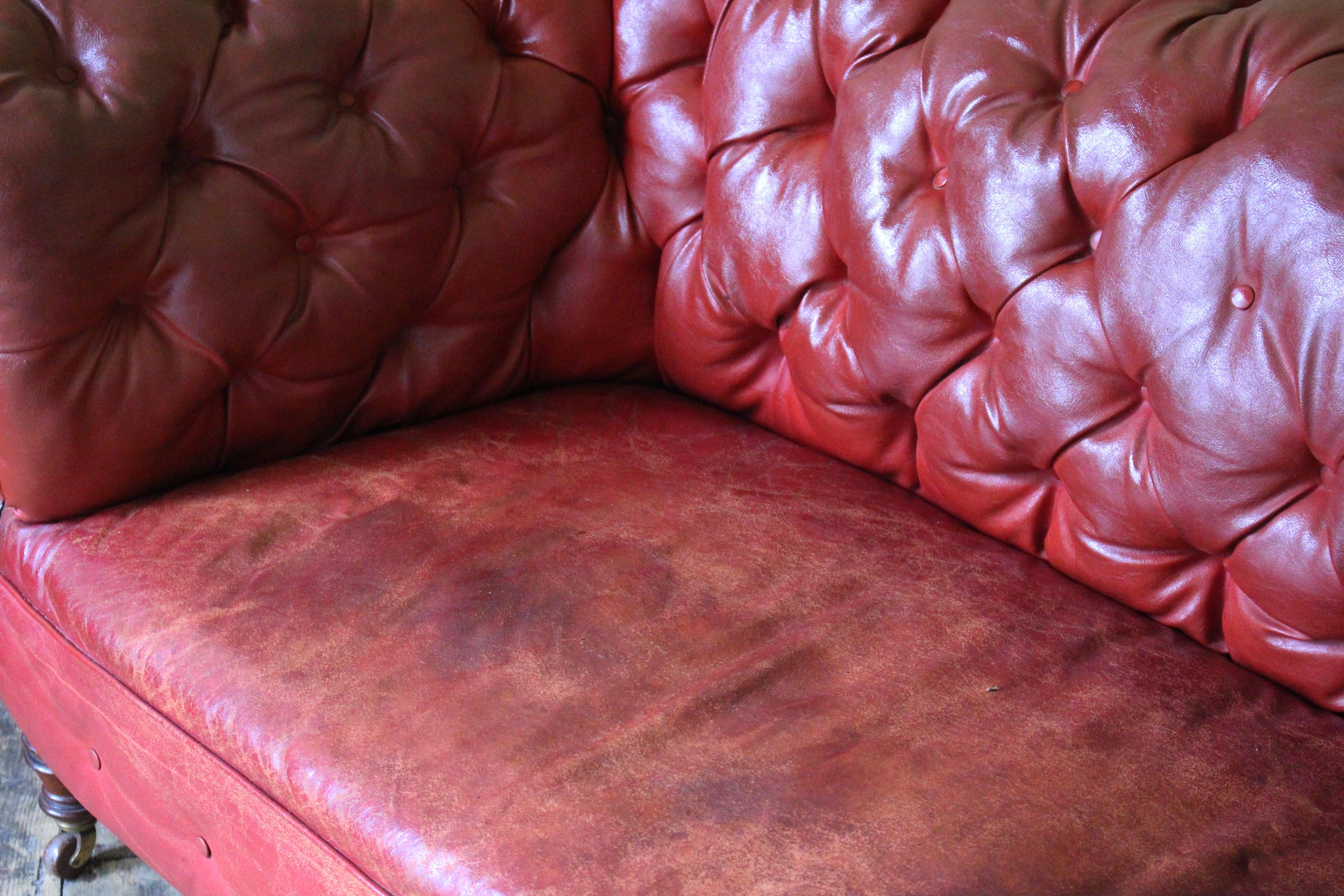 Ende 19. Anfang 20. Jahrhundert Rotes Leder Chesterfield Sofa Englisch Landhaus im Angebot 3