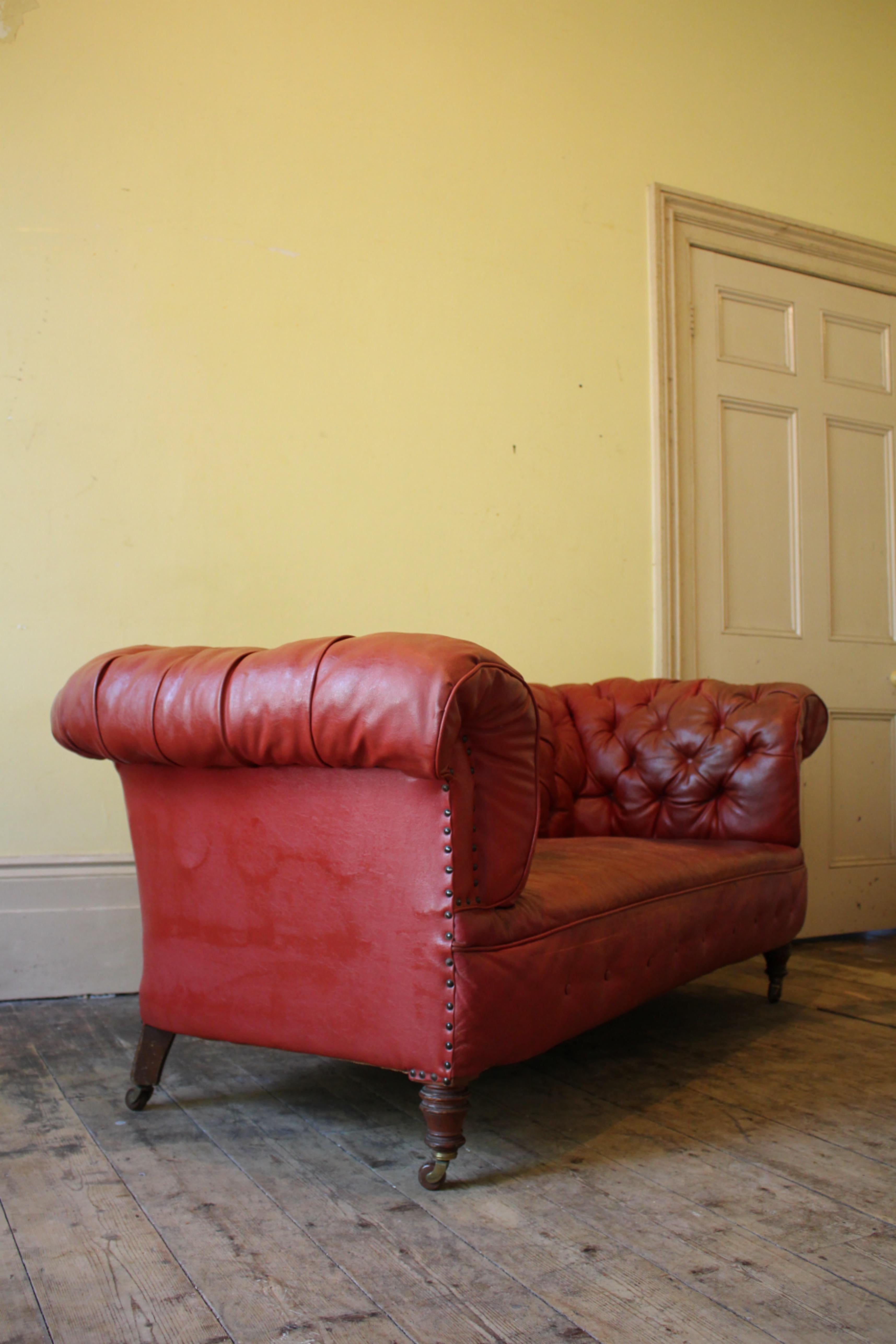 Ende 19. Anfang 20. Jahrhundert Rotes Leder Chesterfield Sofa Englisch Landhaus im Angebot 4