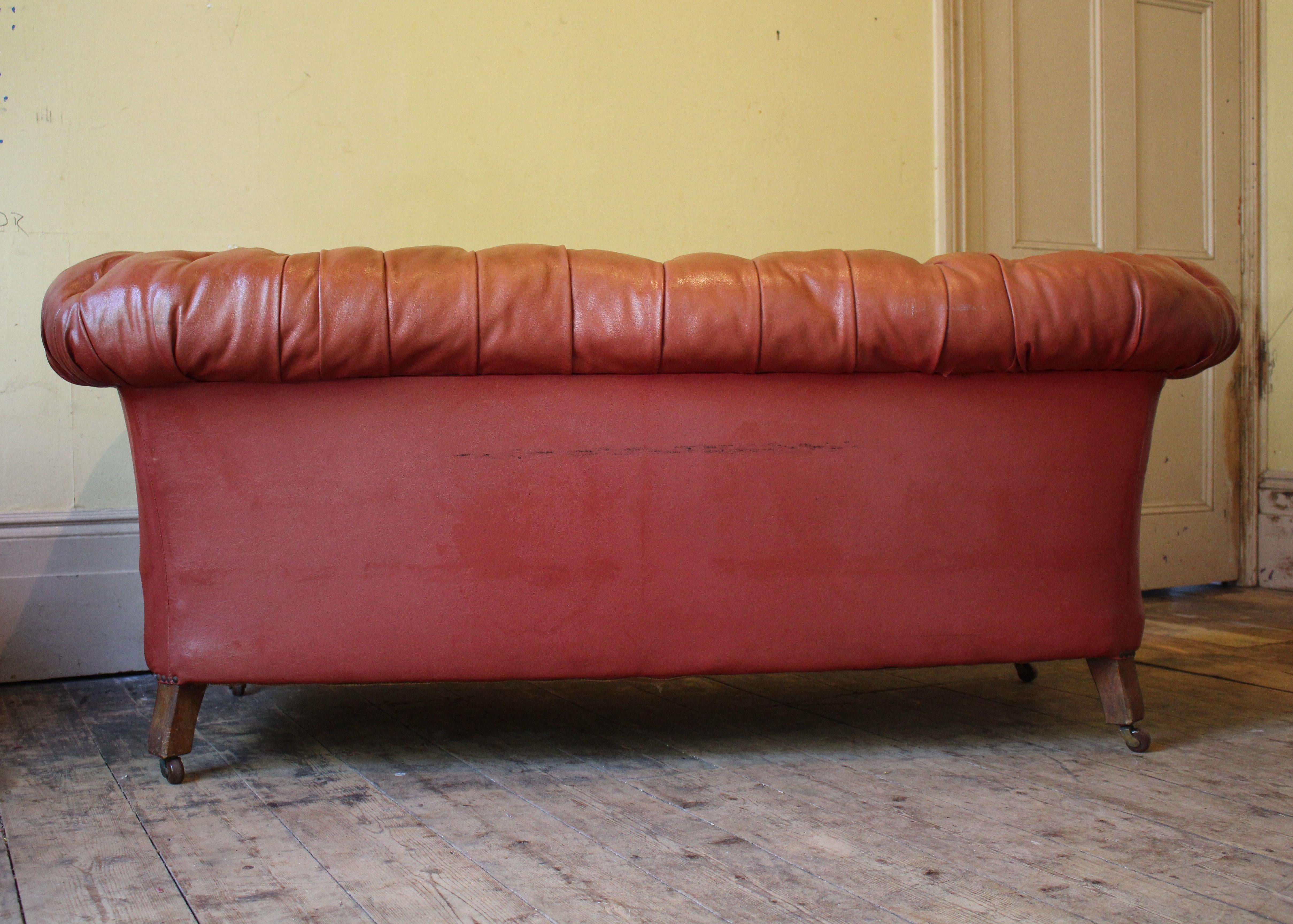 Ende 19. Anfang 20. Jahrhundert Rotes Leder Chesterfield Sofa Englisch Landhaus im Angebot 5