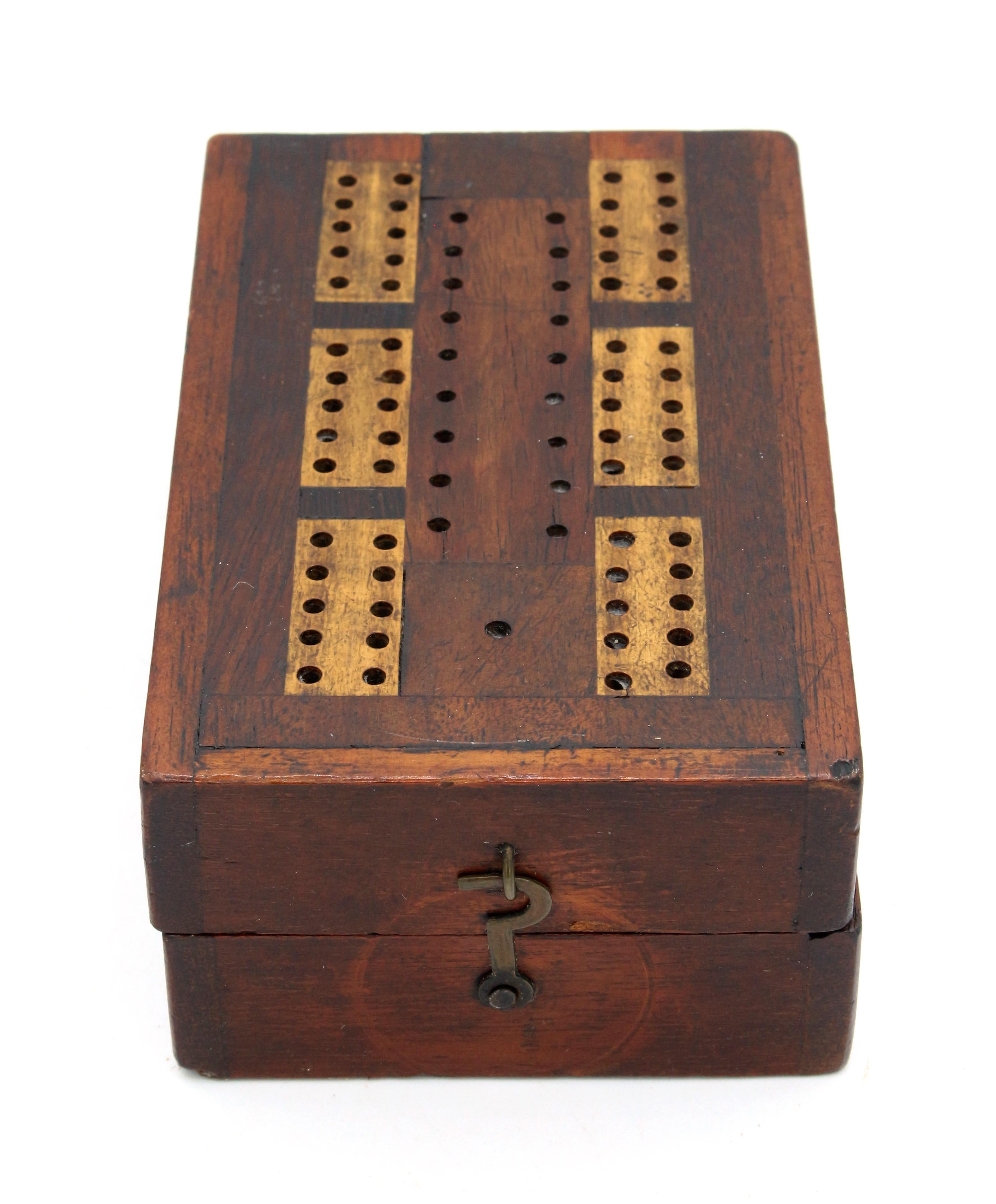 Late 19th-early 20th century travel folding cribbage board box, English. Slight flex up in the middle when open.
5 1/8