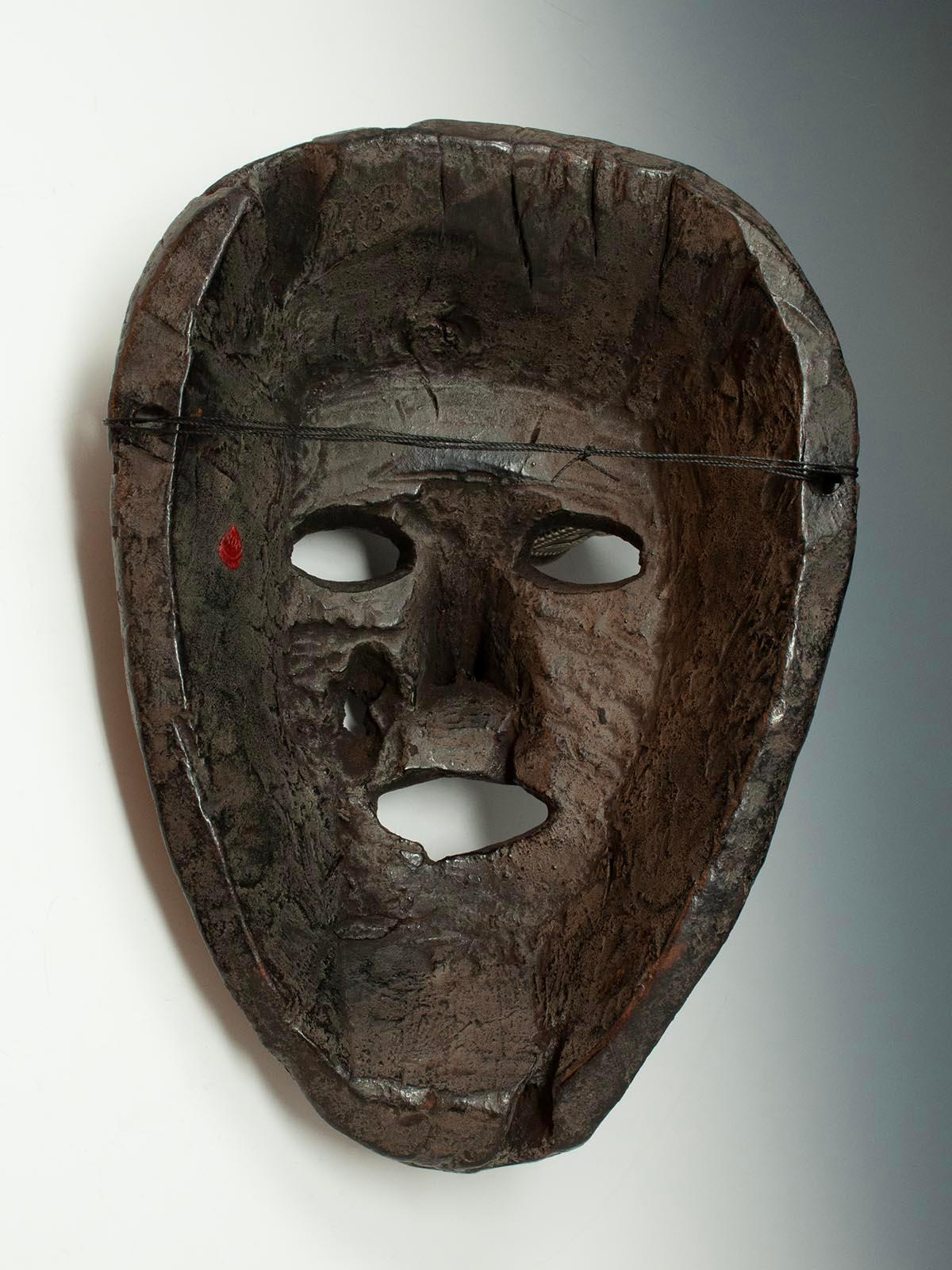 Masque tribal de la fin du XIXe siècle-début du XXe siècle, ouest du Népal Bon état - En vente à Point Richmond, CA