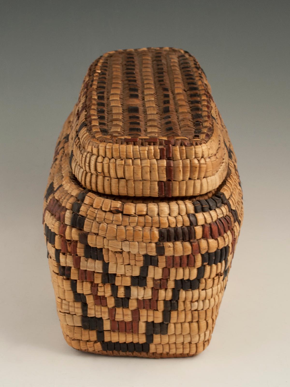 Late 19th-Early 20th Century Tribal Native American Columbia River Basket In Excellent Condition In Point Richmond, CA