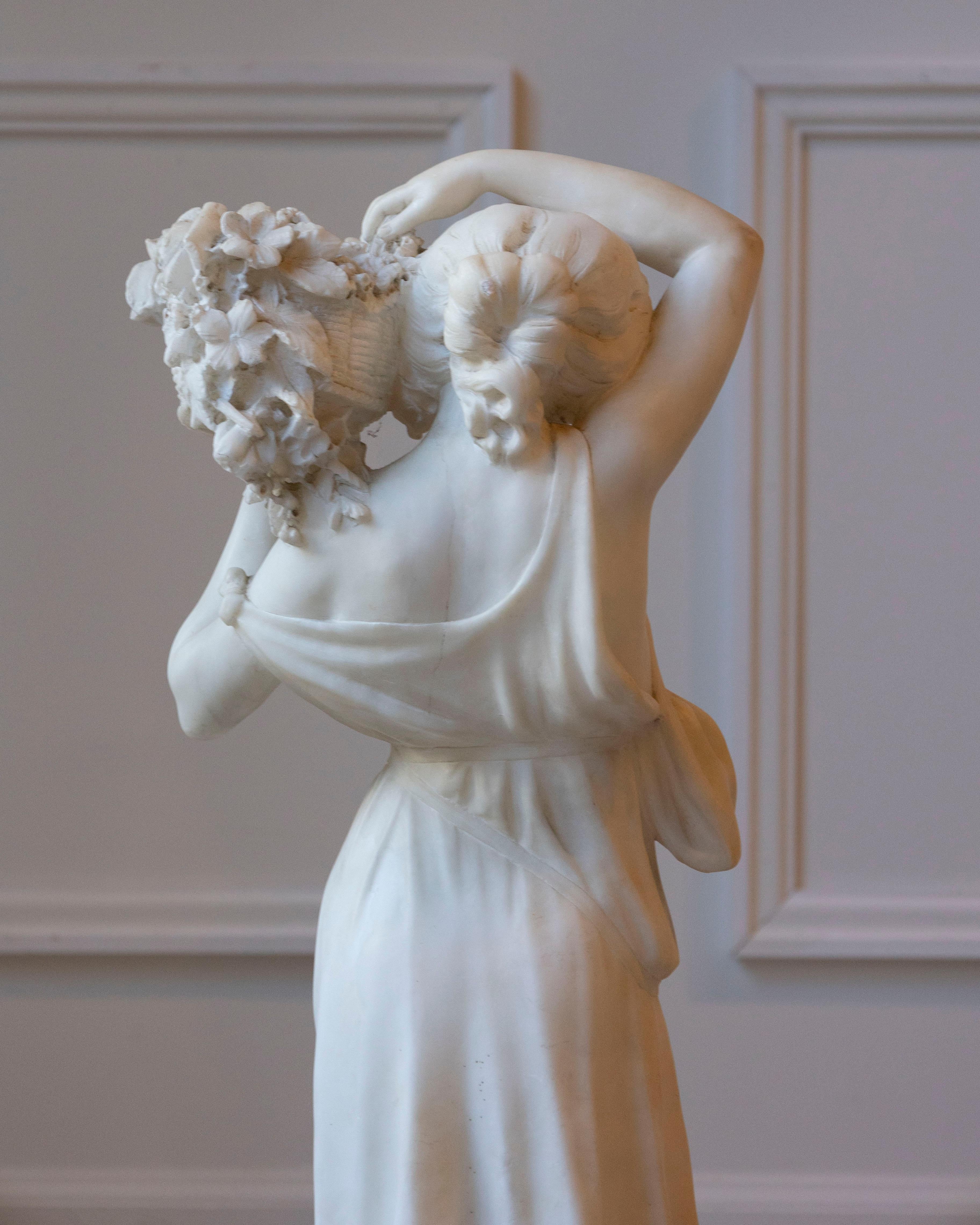 Figura di ragazza in fiore in alabastro di Volterra della fine del XIX secolo/inizio XX secolo in vendita 8