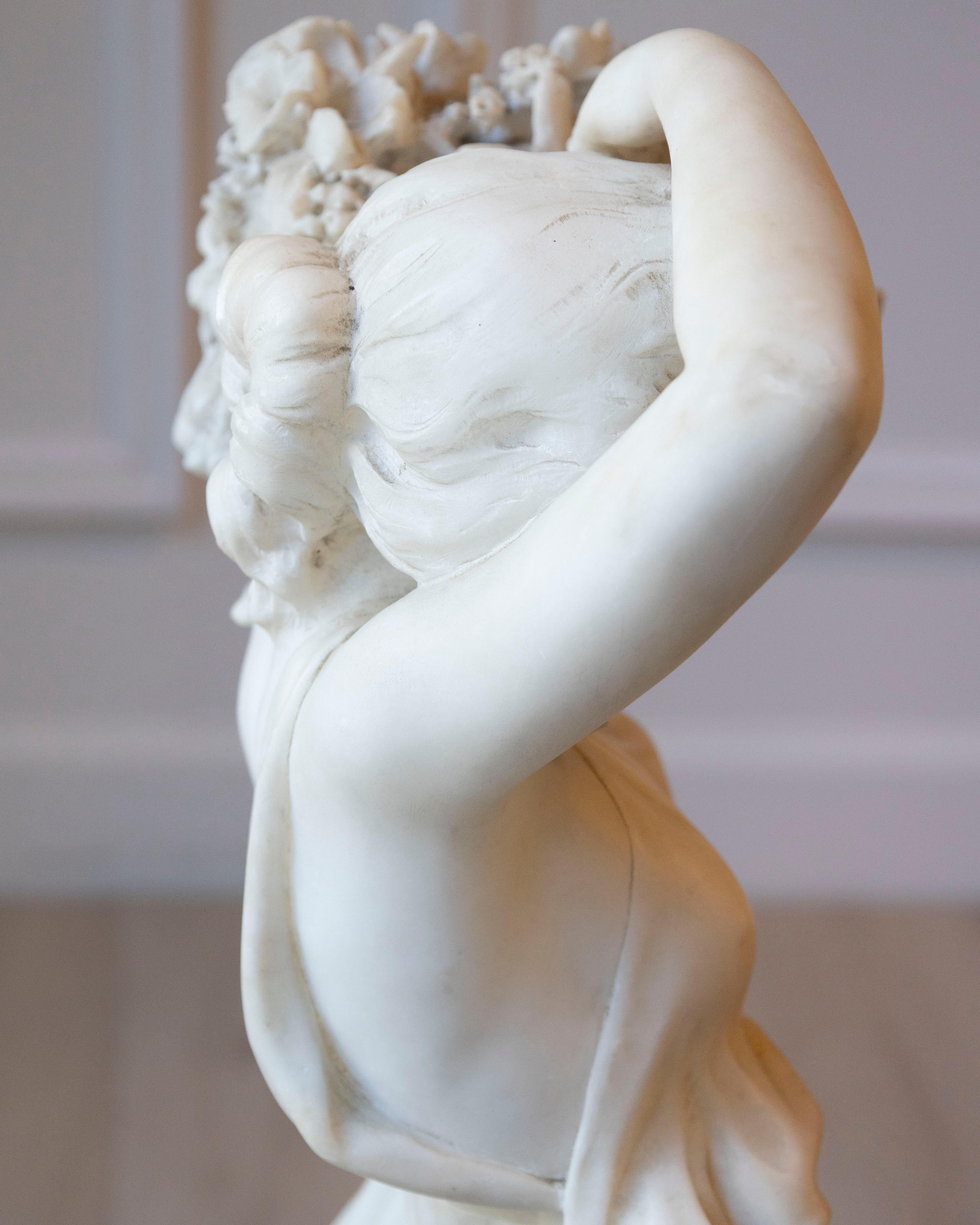 Figura di ragazza in fiore in alabastro di Volterra della fine del XIX secolo/inizio XX secolo in vendita 11