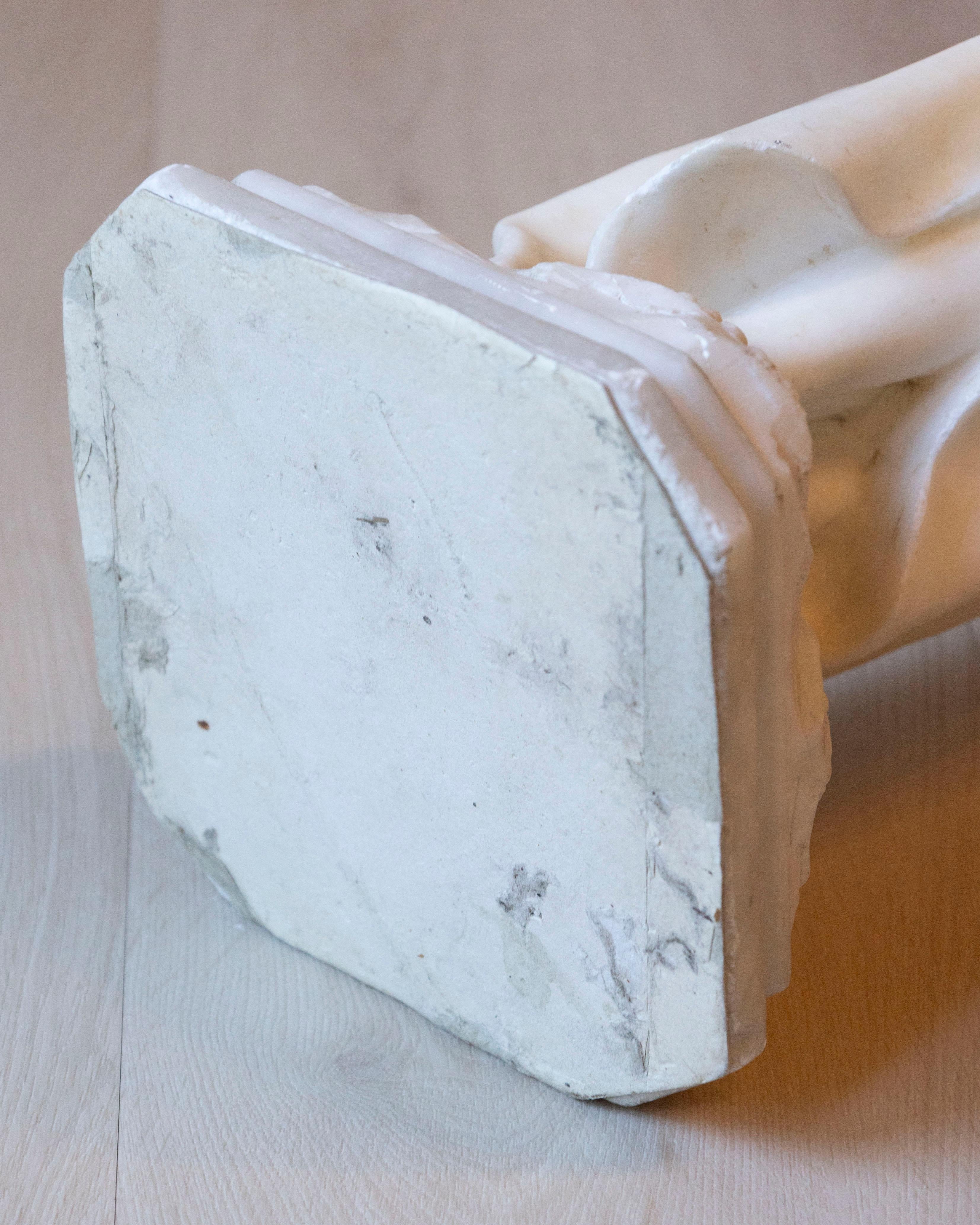 Figura di ragazza in fiore in alabastro di Volterra della fine del XIX secolo/inizio XX secolo in vendita 15