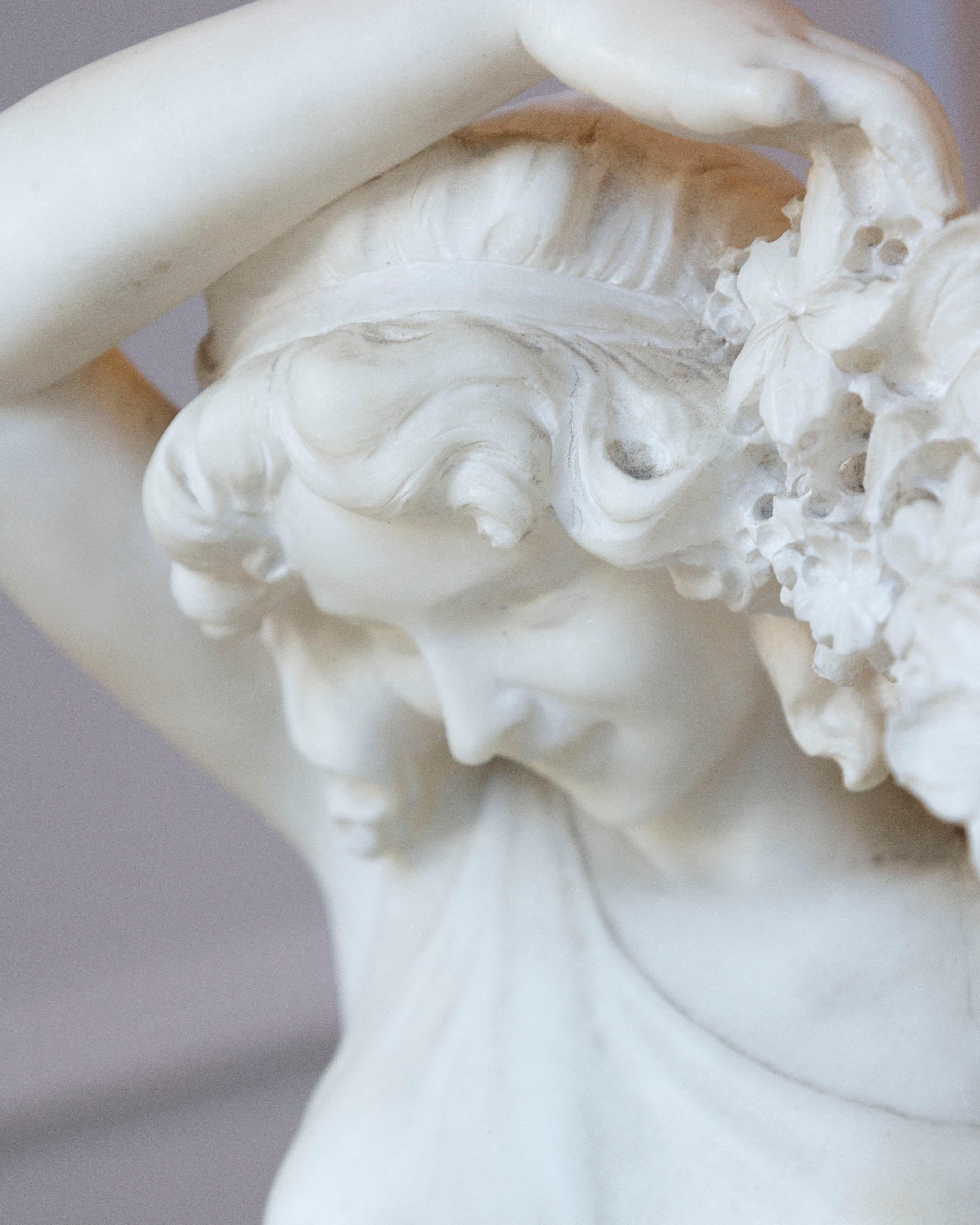 Figura di ragazza in fiore in alabastro di Volterra della fine del XIX secolo/inizio XX secolo in vendita 4