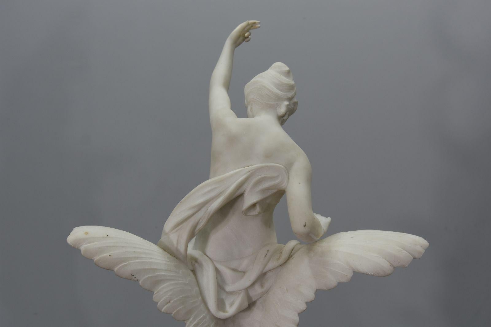 Sculpture en marbre représentant Jupiter et Hébé par Émile Louis Picault 8