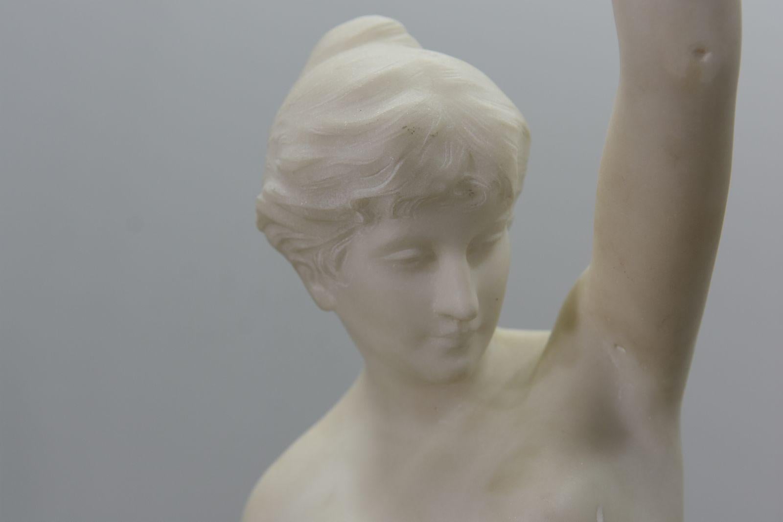 Français Sculpture en marbre représentant Jupiter et Hébé par Émile Louis Picault