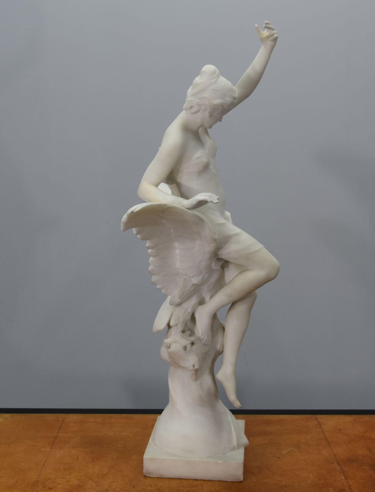 XIXe siècle Sculpture en marbre représentant Jupiter et Hébé par Émile Louis Picault