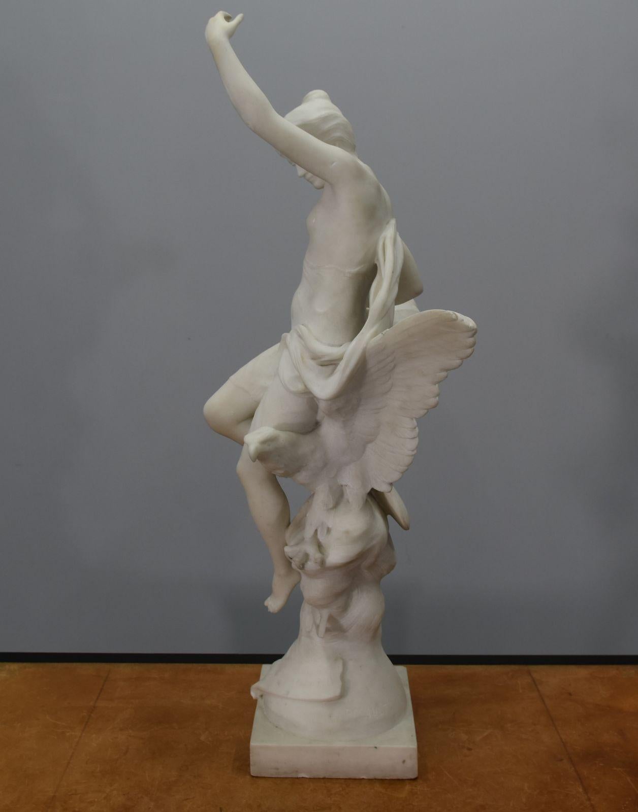 Sculpture en marbre représentant Jupiter et Hébé par Émile Louis Picault 1