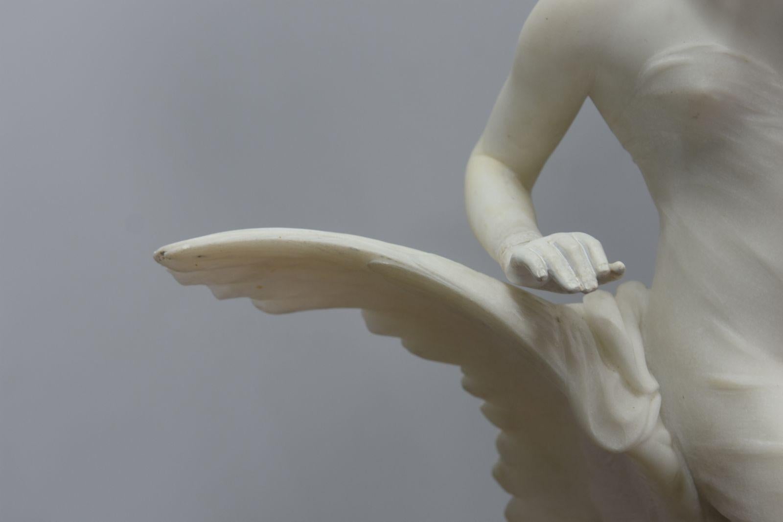 Sculpture en marbre représentant Jupiter et Hébé par Émile Louis Picault 2