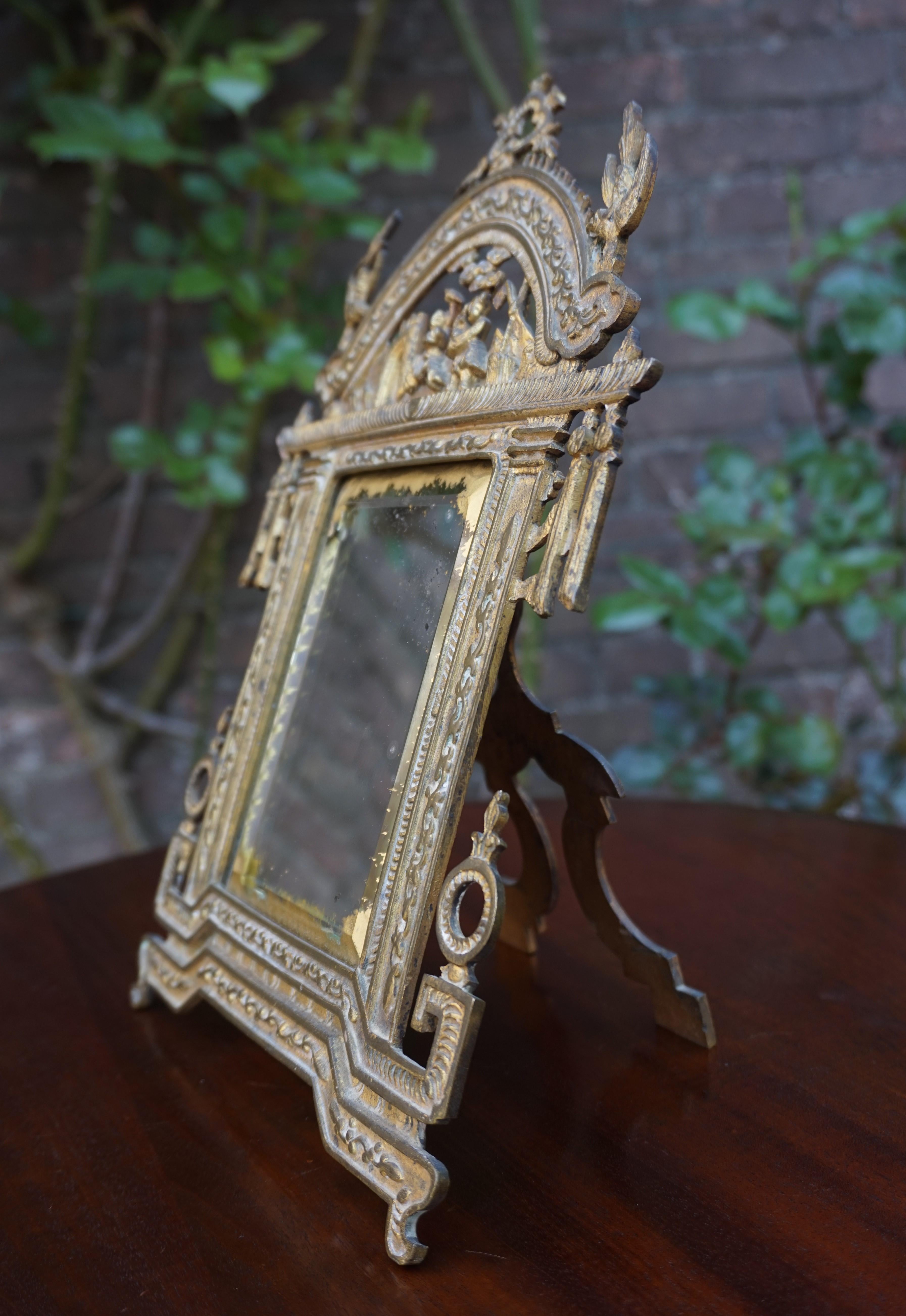 Highly decorative and rare table mirror with classical Chinese decor.

In all our years in this trade we never came accross an antique, Chinese table mirror. Since we cannot find another one anywhere in the world, we have nothing to compare it to.