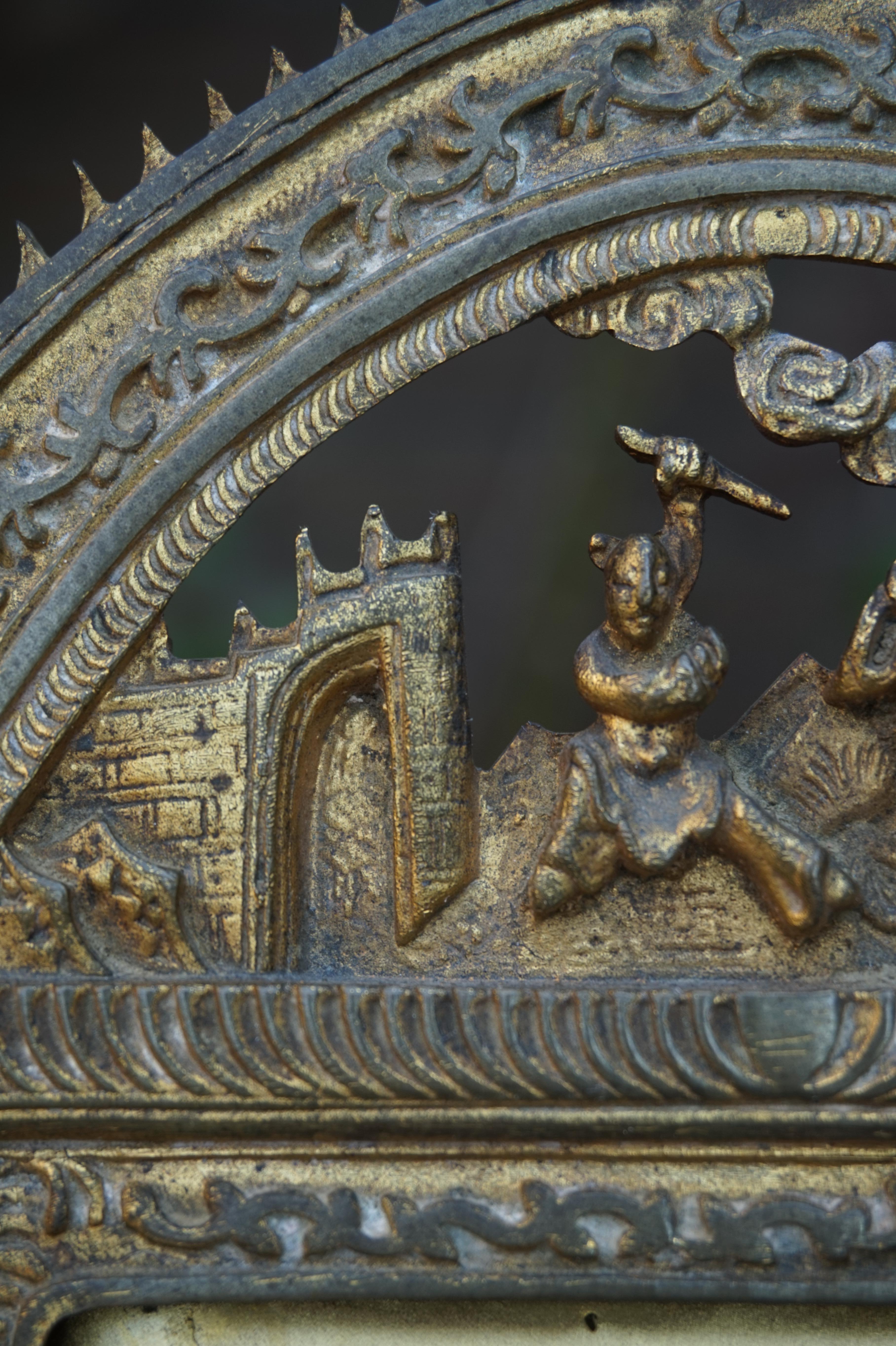 Miroir de table en bronze doré de la fin du XIXe ou du début du XXe siècle, de style chinois ou chinoiserie Bon état - En vente à Lisse, NL
