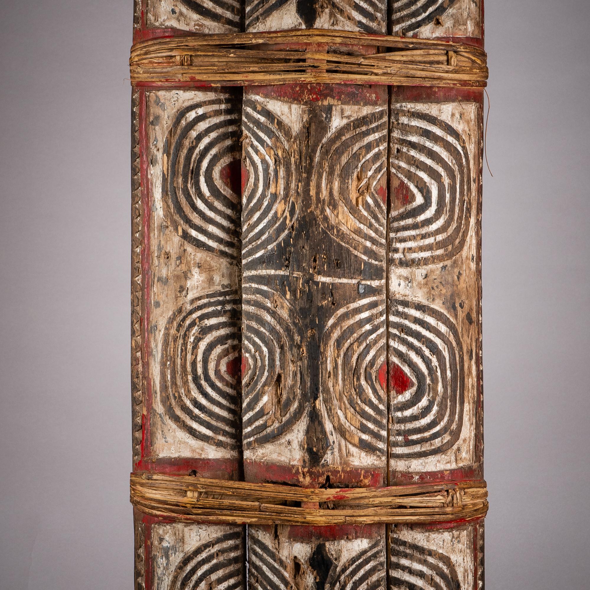 Late 19th or Early 20th Century Tribal Kandrian/Arawe Shield, New Britain In Good Condition In New York, NY
