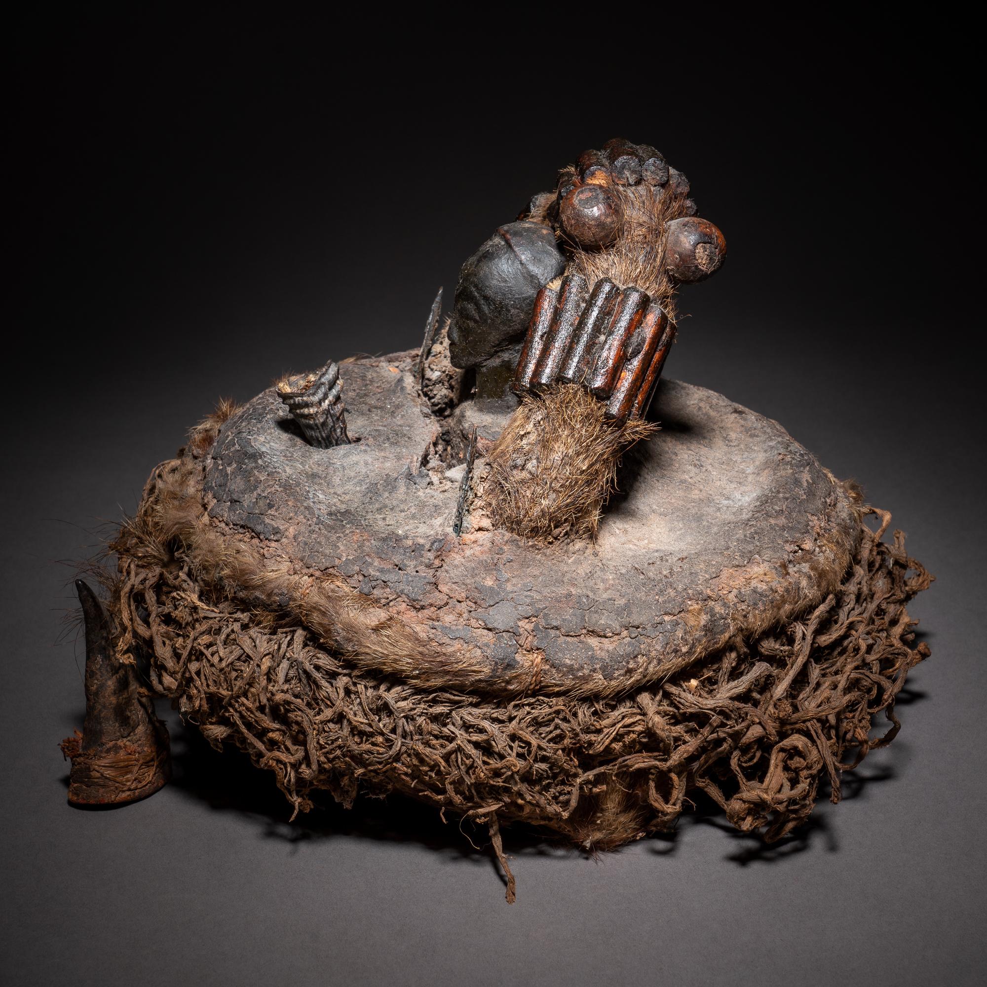 Late 19th or Early 20th Century Tribal Luba Divination Basket, D.R. Congo In Good Condition In New York, NY