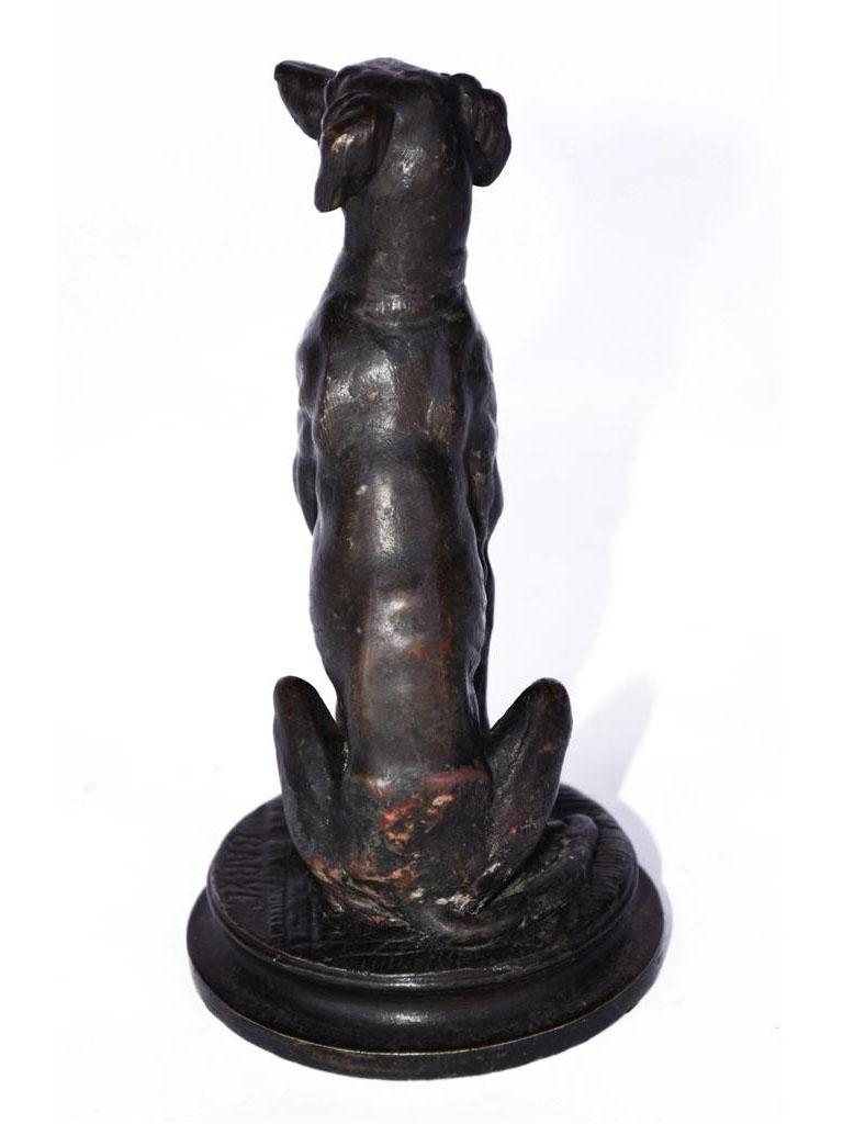 Français Fin du 19ème siècle Chien assis en bronze signé Barye en vente