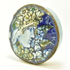 Taxile Doat de finales del XIX Manufacture De Sevres fechado en 1899 Flora