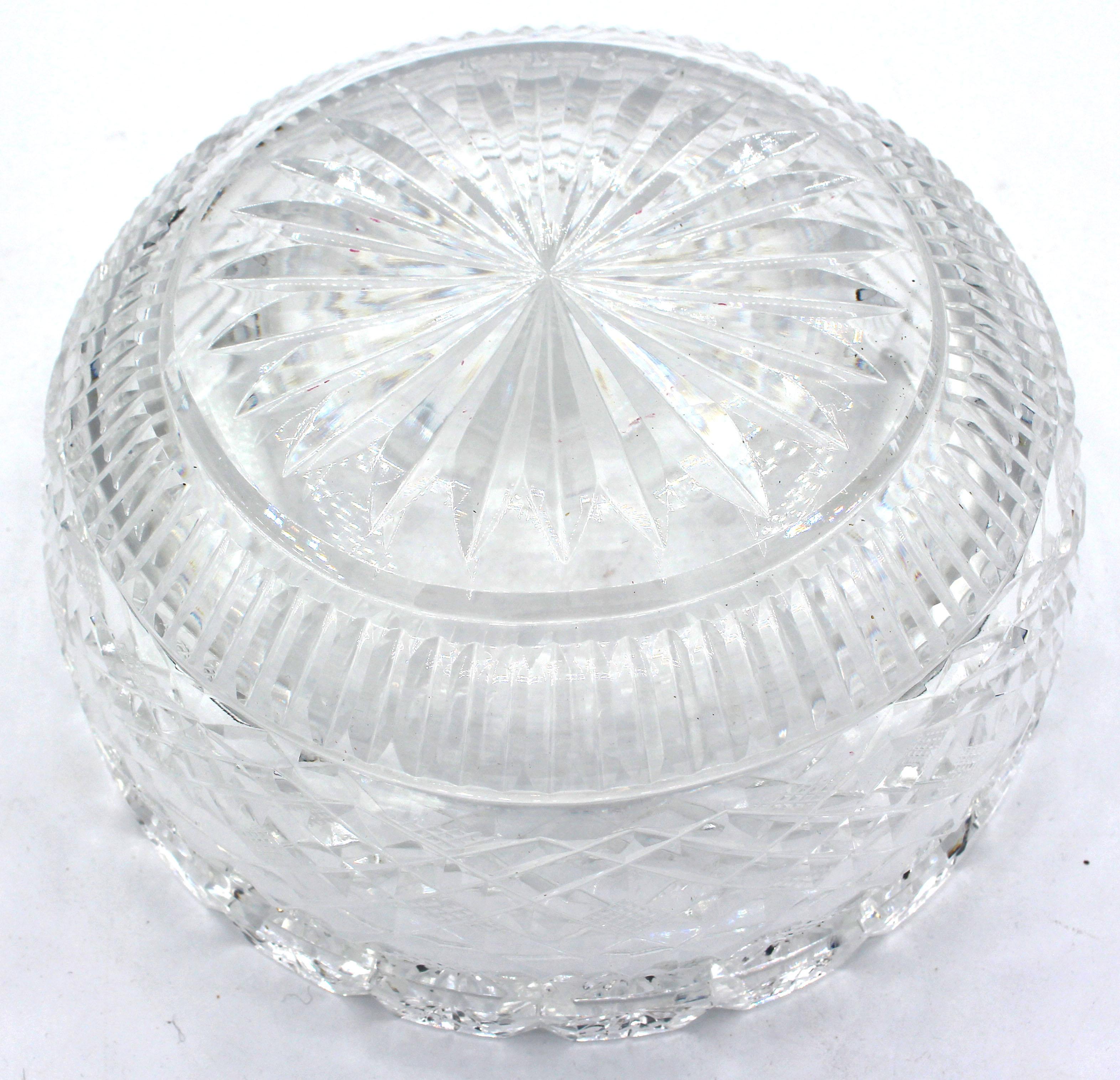 Late 19th to Early 20th Century English Cut Glass Fruit Bowl In Good Condition For Sale In Chapel Hill, NC