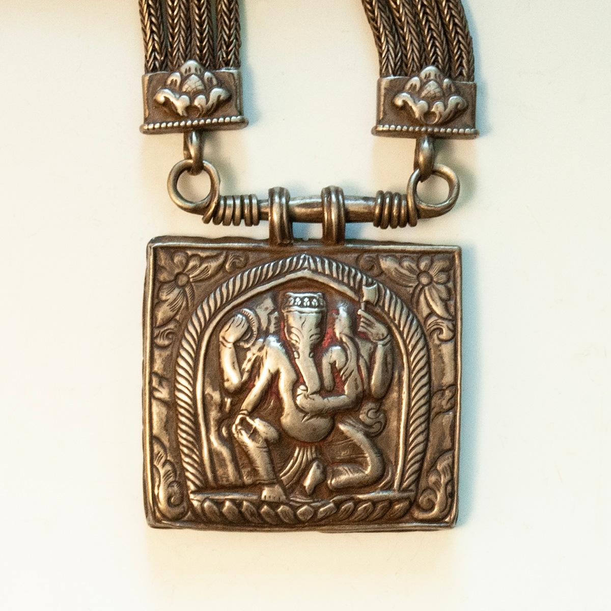 Artigiano Collana Jantar della fine del XIX secolo o dell'inizio del XX, Nepal in vendita