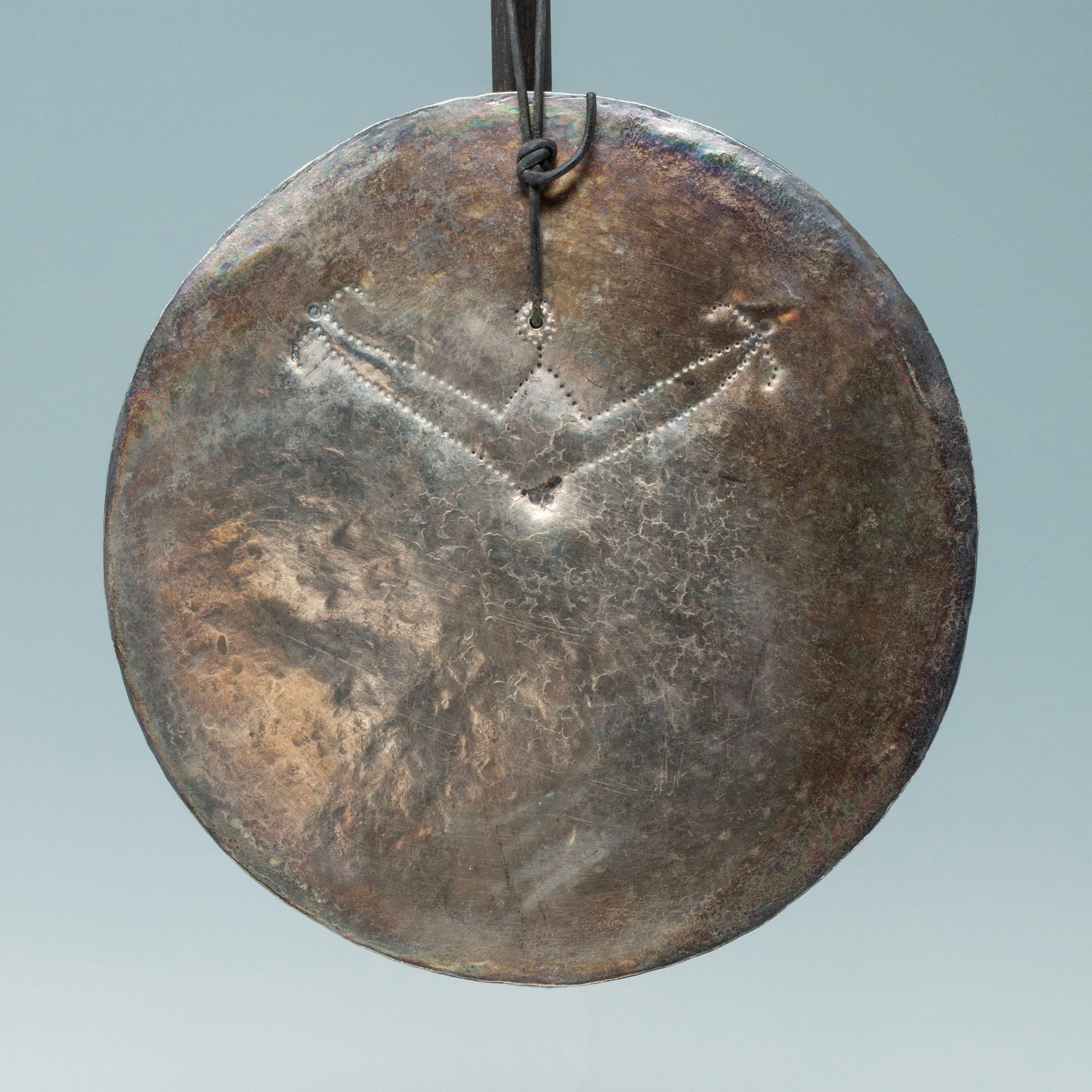 Tribal Disque pectoral en argent de la fin du XIXe siècle au début du XXe siècle, île de Timor, Indonésie en vente