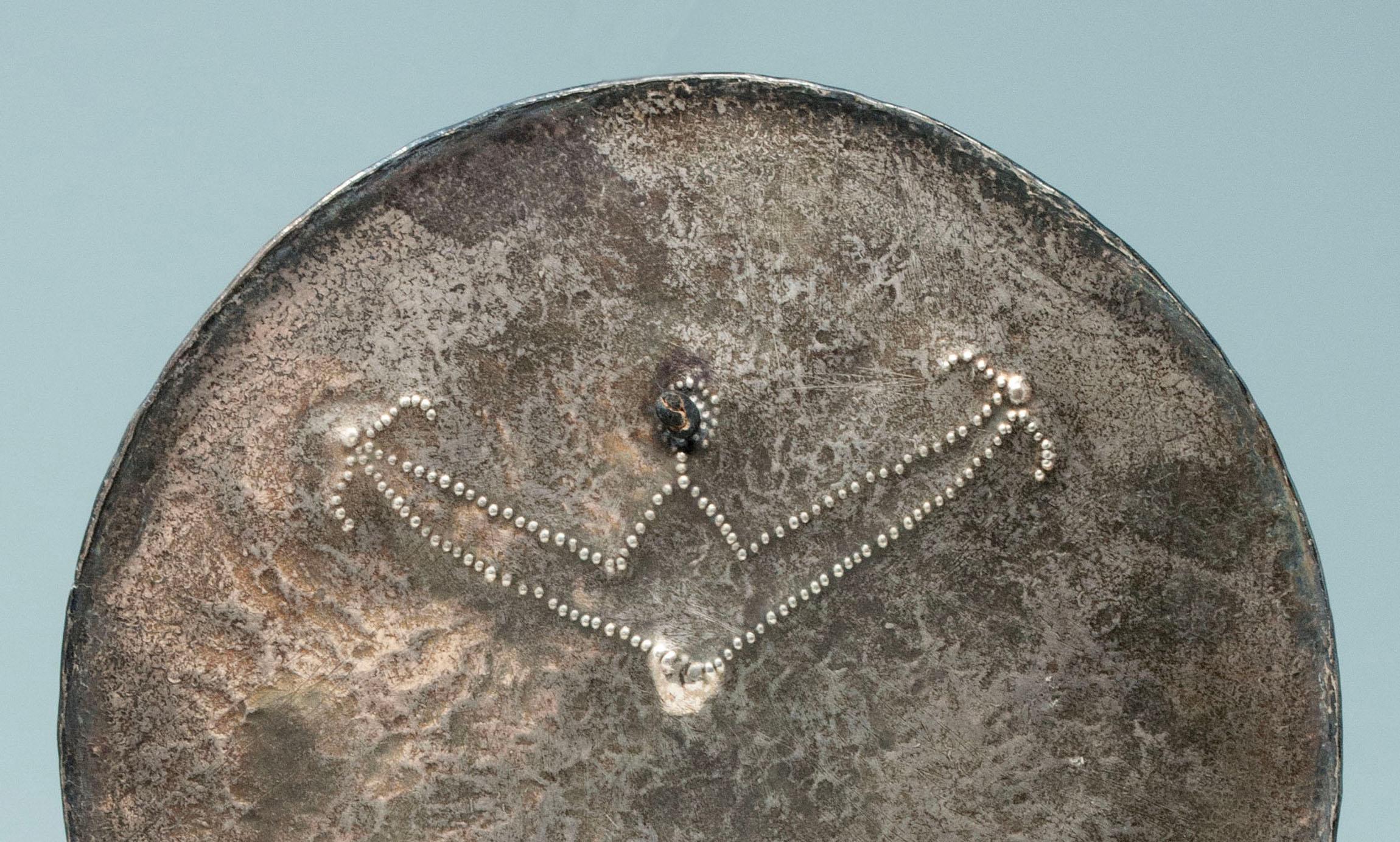 Indonésien Disque pectoral en argent de la fin du XIXe siècle au début du XXe siècle, île de Timor, Indonésie en vente