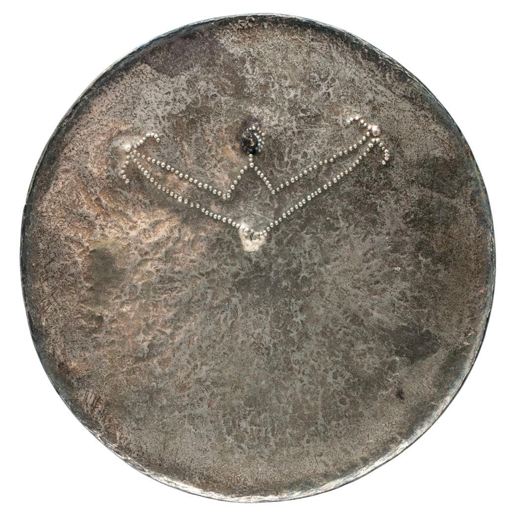 Disque pectoral en argent de la fin du XIXe siècle au début du XXe siècle, île de Timor, Indonésie en vente