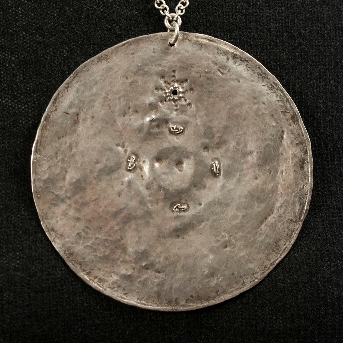 Collar pectoral de plata de finales del siglo XIX o principios del XX de Jewels, Timor Timorense