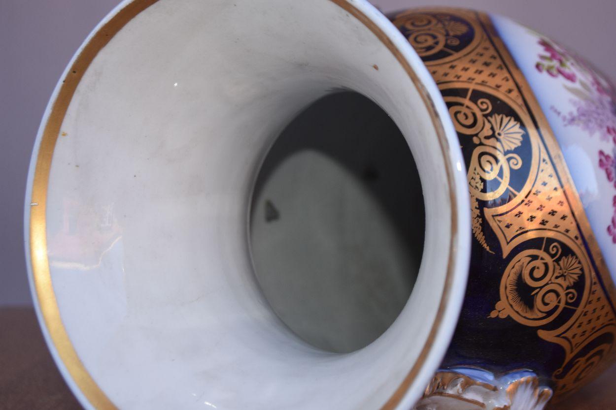 Vase à anse en porcelaine de Bayeux de la fin du 19e siècle en vente 4