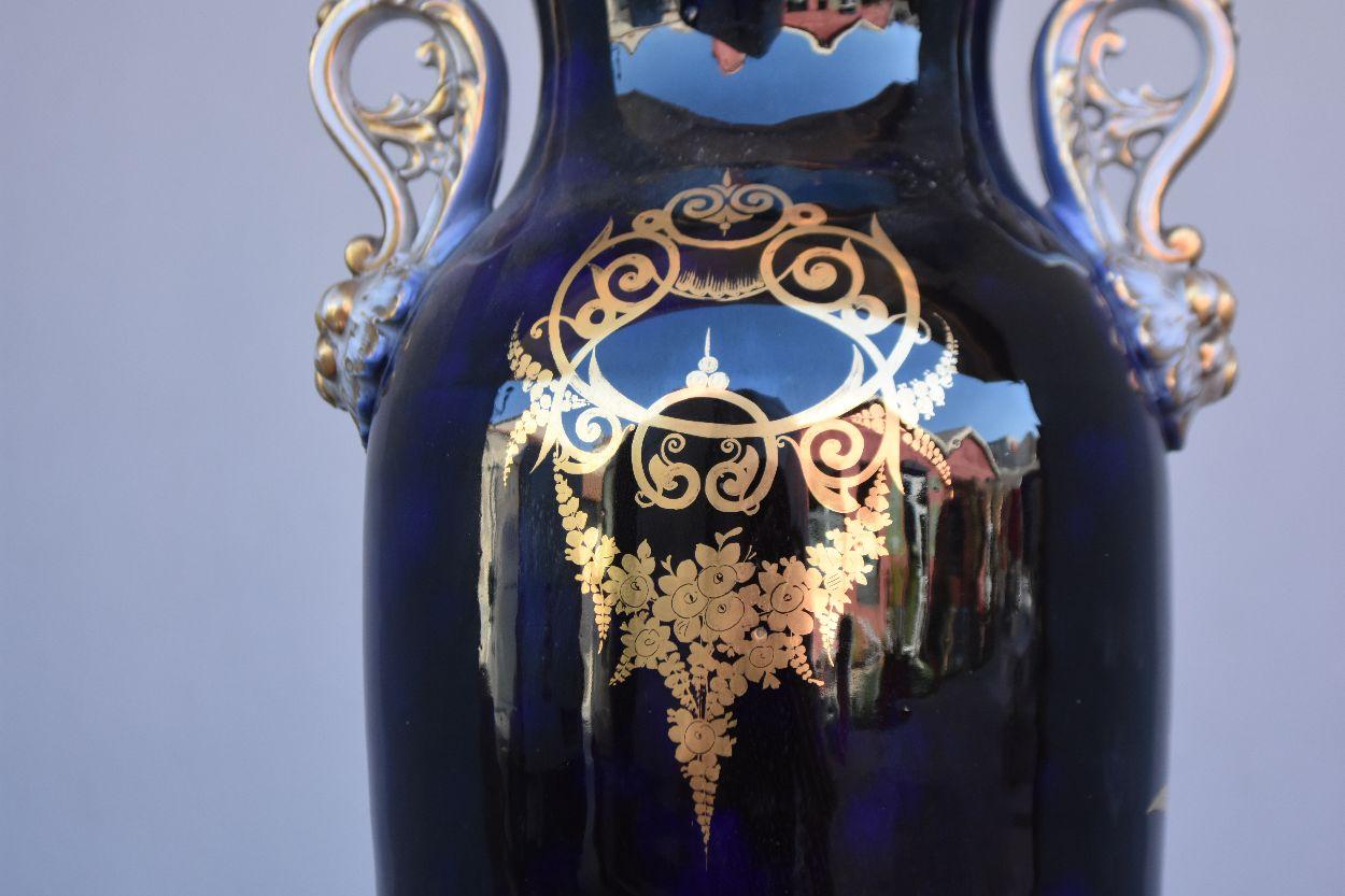 Vase à anse en porcelaine de Bayeux de la fin du 19e siècle en vente 1