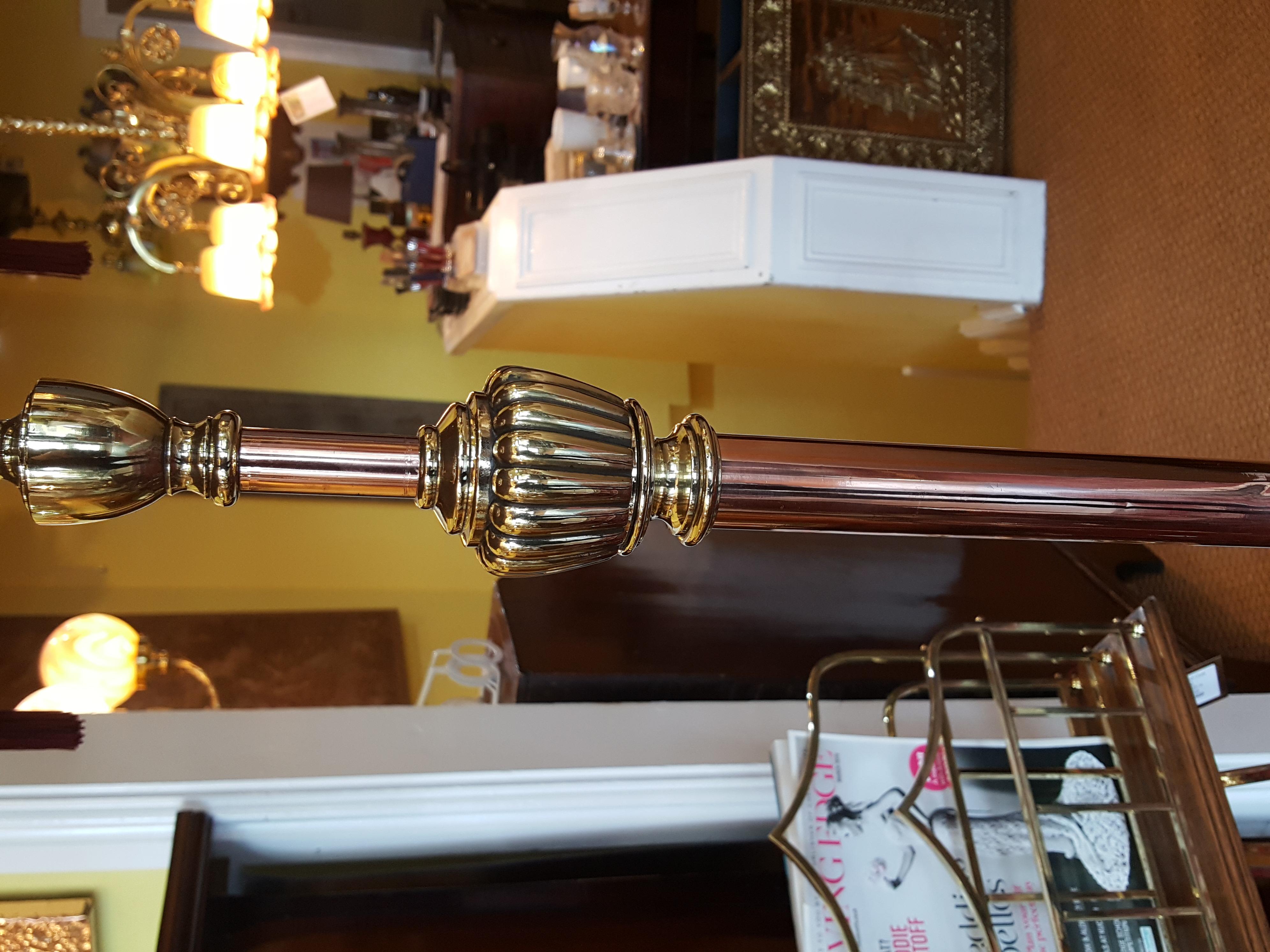 Lampe à huile standard ajustable en cuivre et laiton de la fin du 19e siècle Arts et Métiers Bon état - En vente à Altrincham, GB