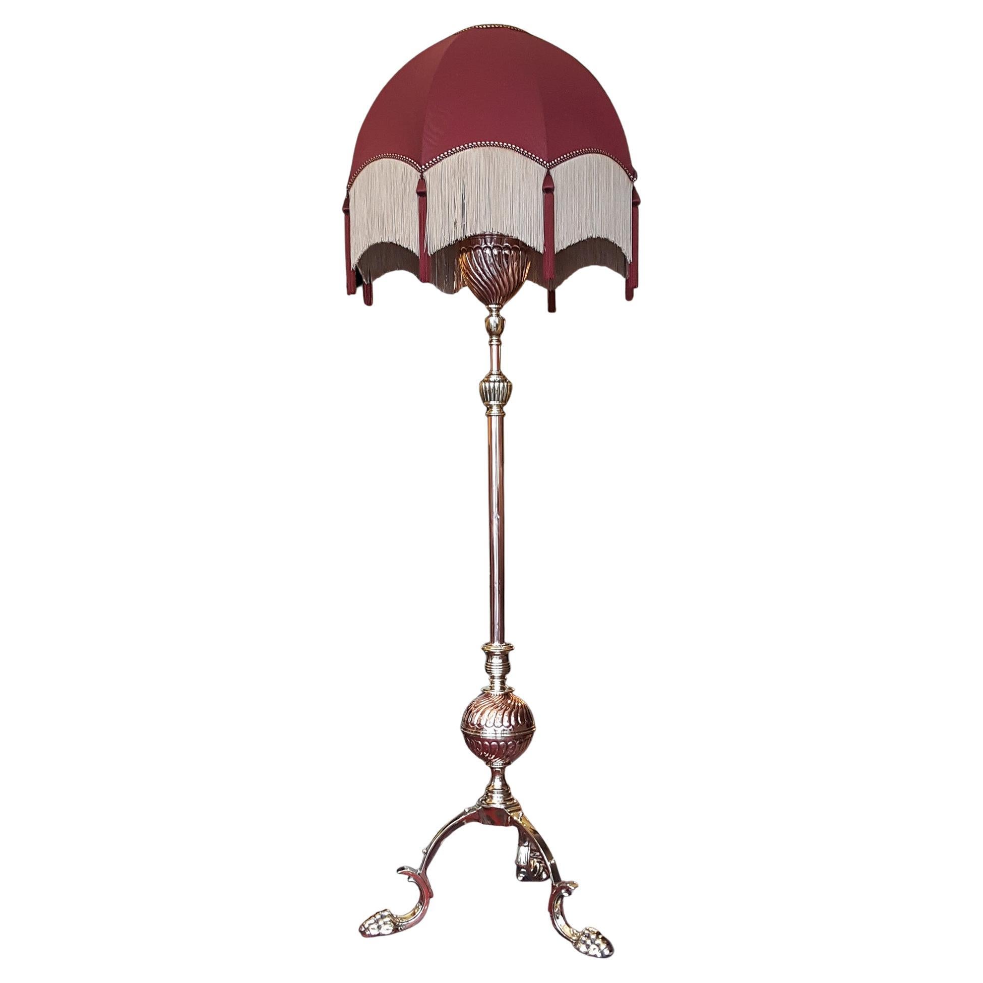 Lampe à huile standard ajustable en cuivre et laiton de la fin du 19e siècle Arts et Métiers